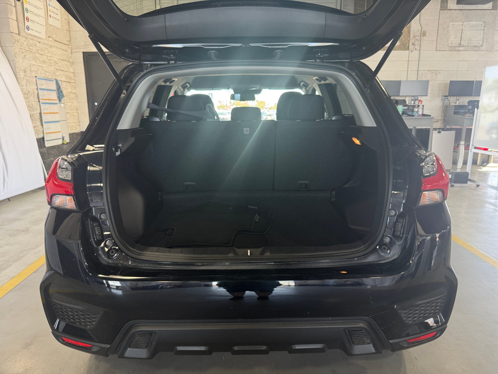 Thumbnail: 2021 Mitsubishi Outlander Sport - 7