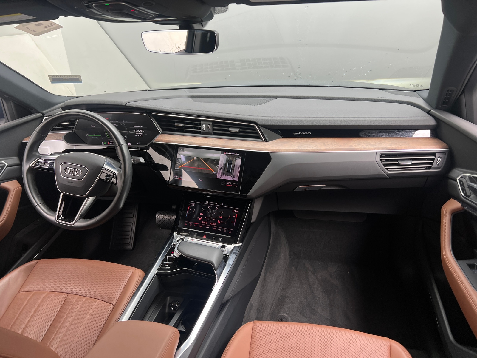 Thumbnail: 2022 Audi e-tron S - 2