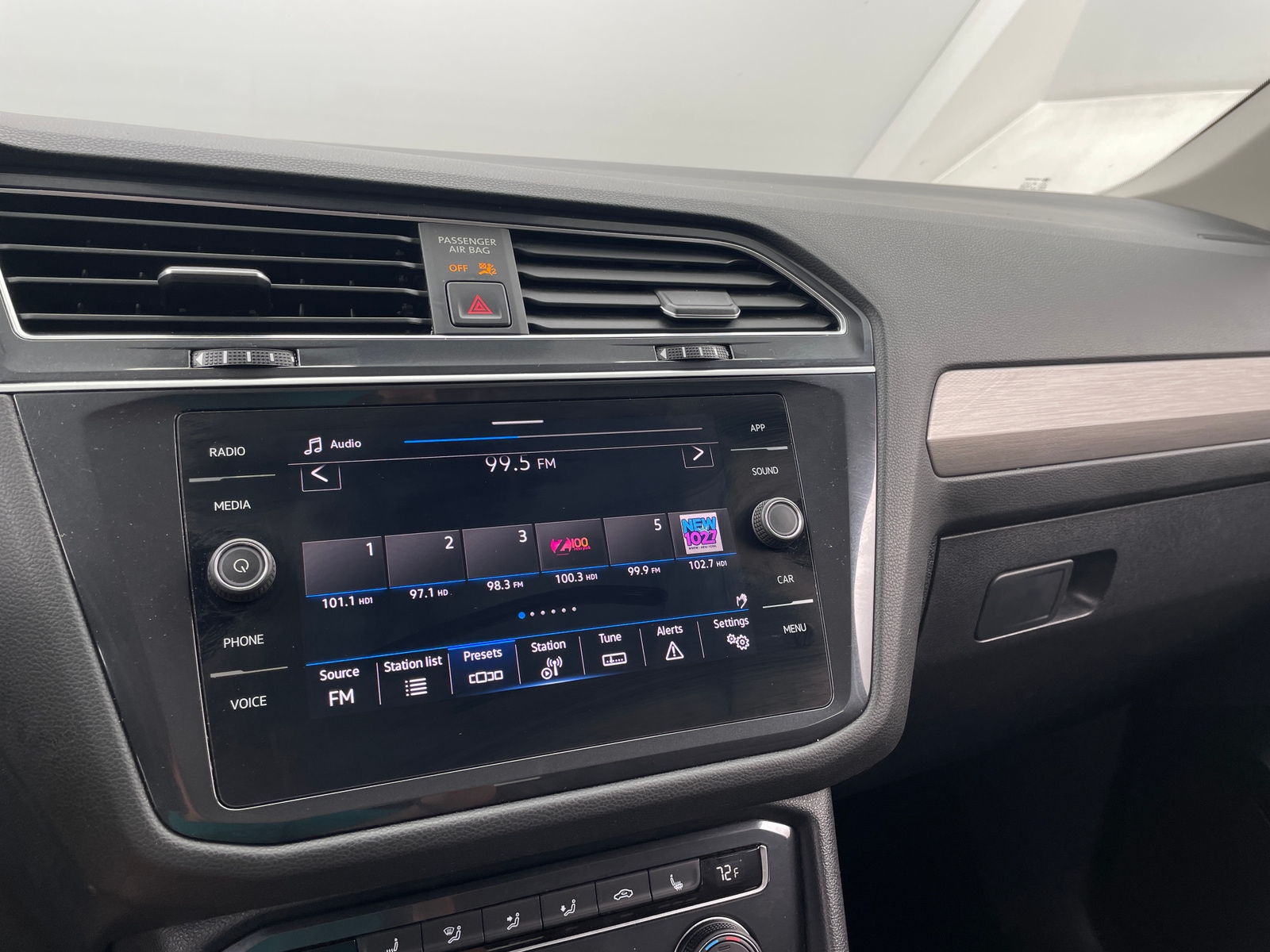 Thumbnail: 2021 Volkswagen Tiguan - 3