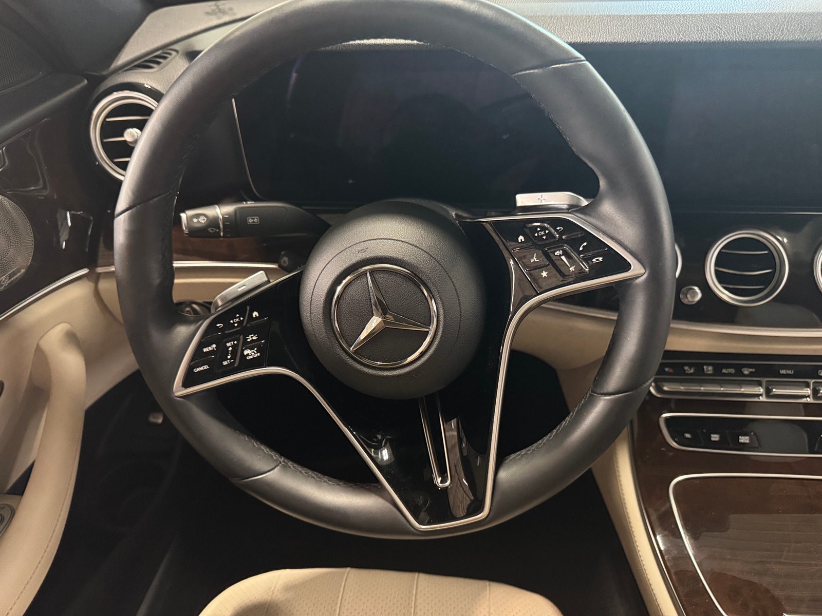 Thumbnail: 2022 Mercedes-Benz E-Class - 4