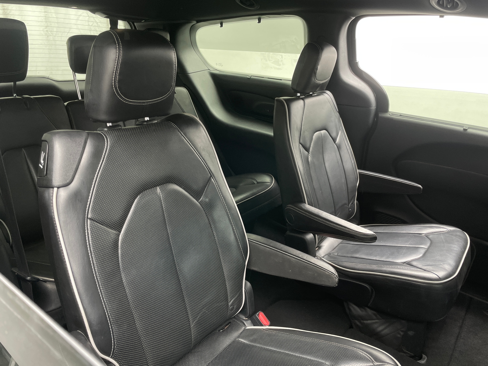 Thumbnail: 2018 Chrysler Pacifica - 5