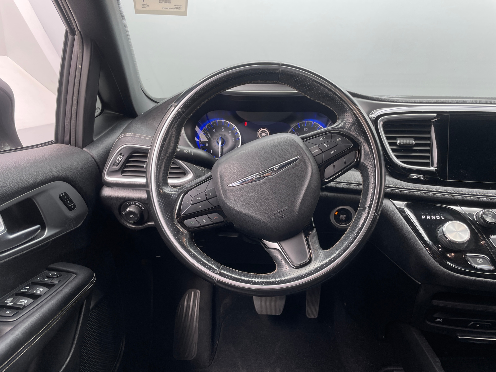 Thumbnail: 2018 Chrysler Pacifica - 4