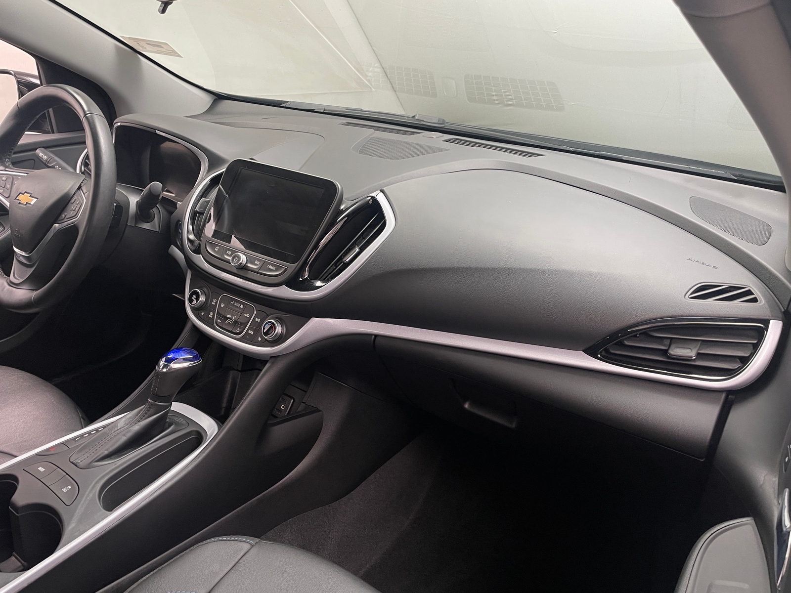 Thumbnail: 2018 Chevrolet Volt - 3