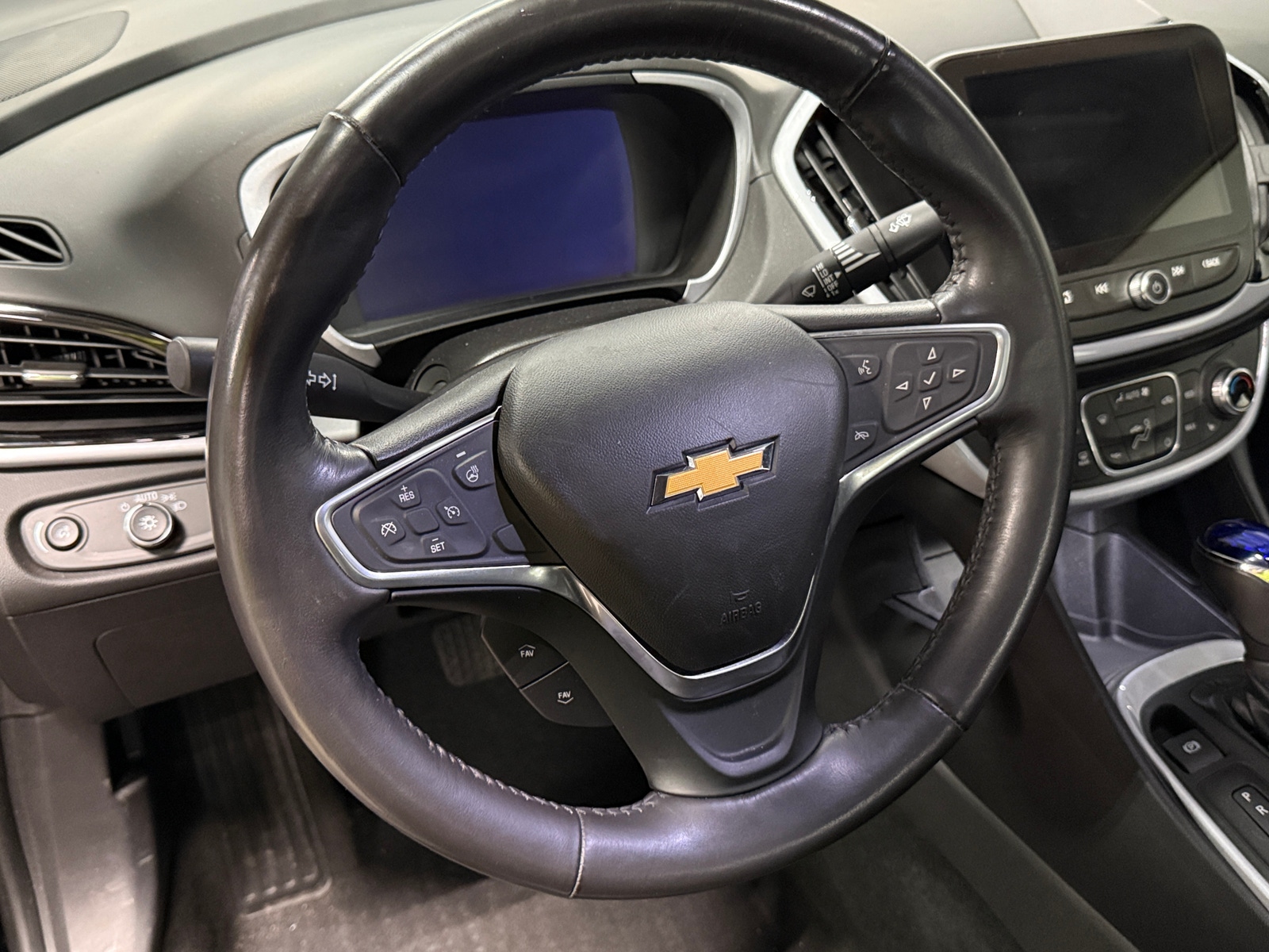 Thumbnail: 2018 Chevrolet Volt - 5
