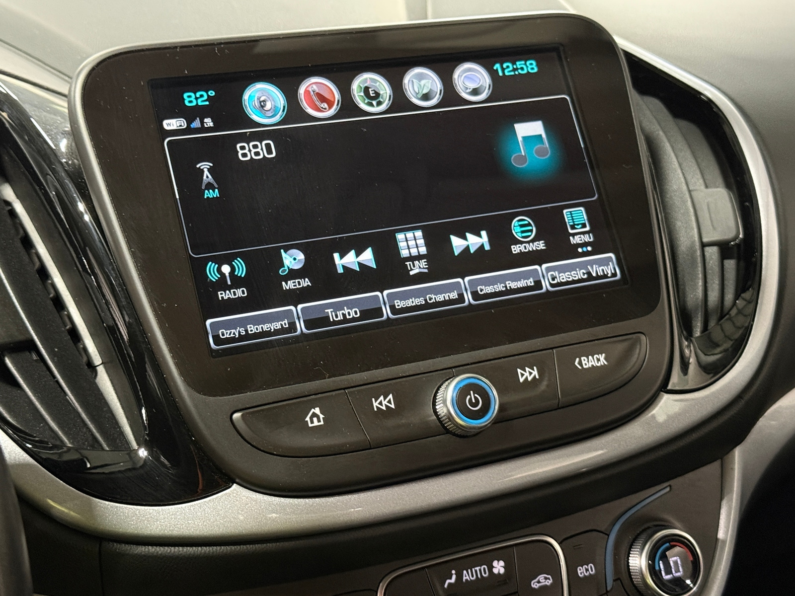 Thumbnail: 2018 Chevrolet Volt - 4