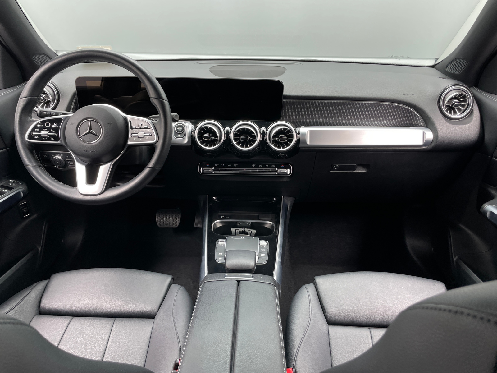 Thumbnail: 2022 Mercedes-Benz GLB - 2