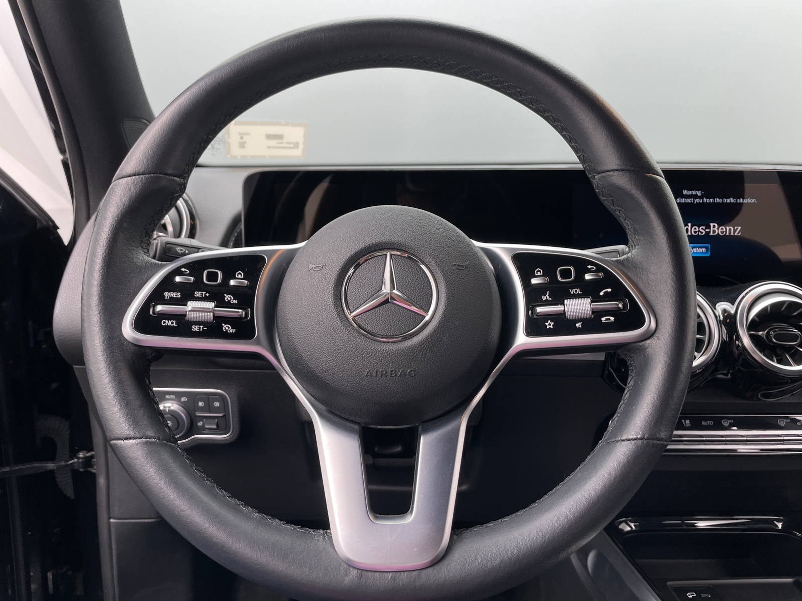 Thumbnail: 2022 Mercedes-Benz GLB - 4