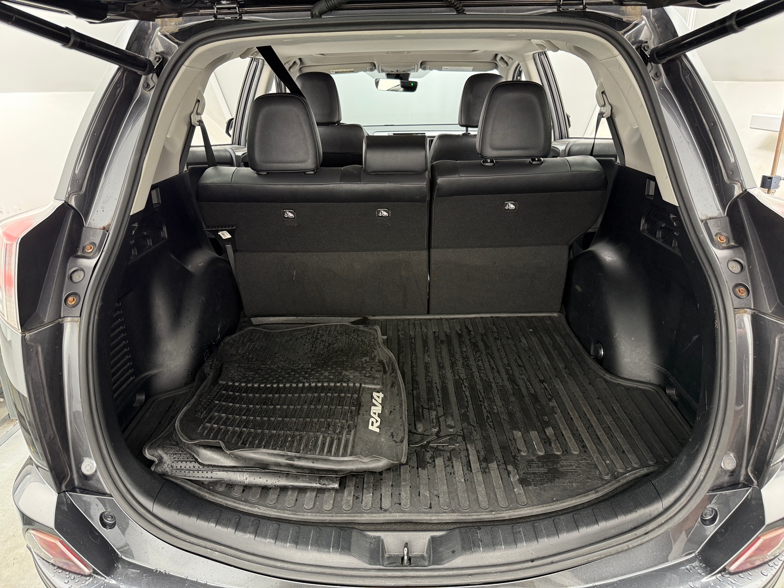 Thumbnail: 2018 Toyota RAV4 - 6