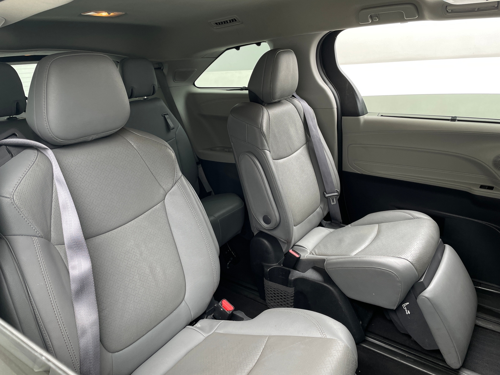 Thumbnail: 2022 Toyota Sienna - 5