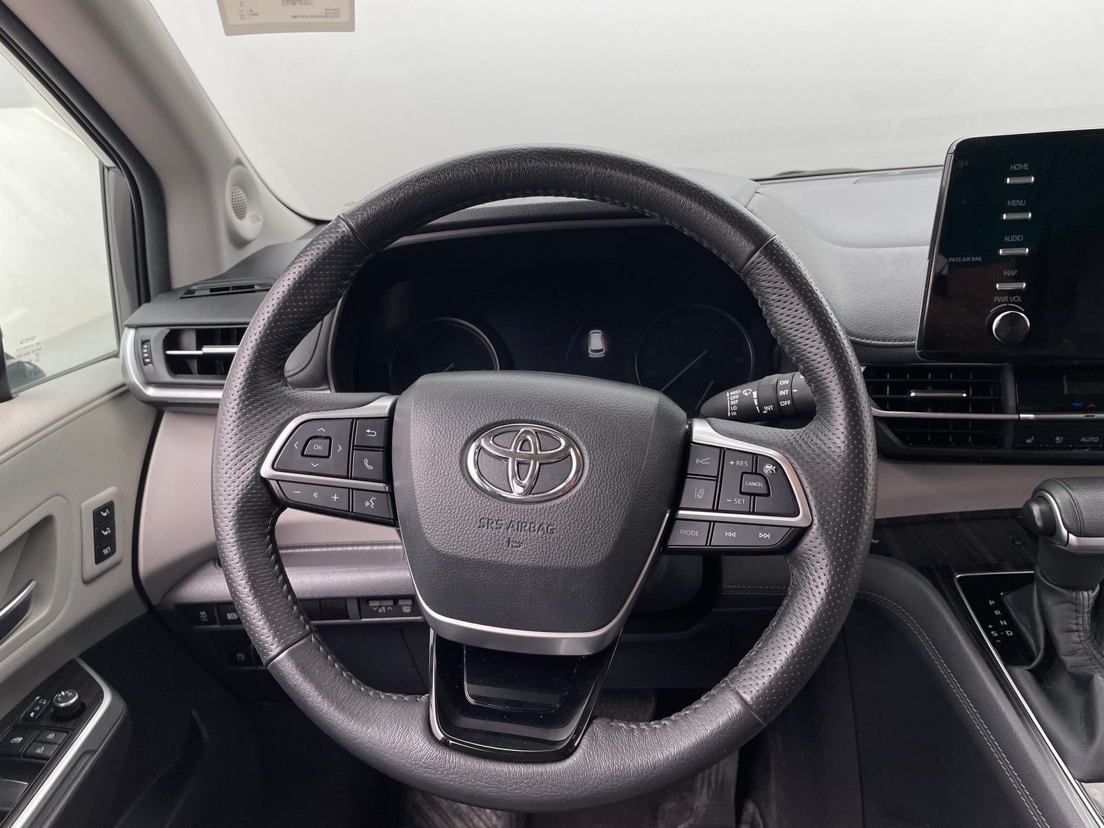Thumbnail: 2022 Toyota Sienna - 4