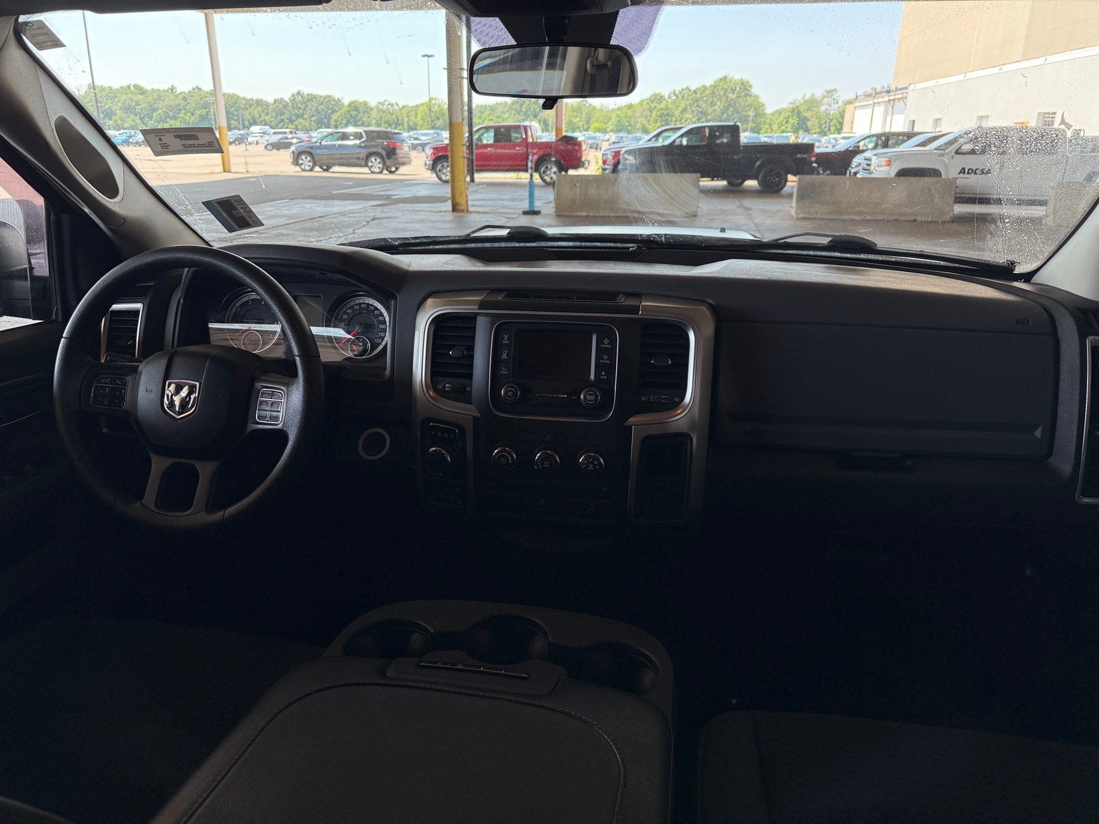 Thumbnail: 2019 RAM 1500 Classic - 3