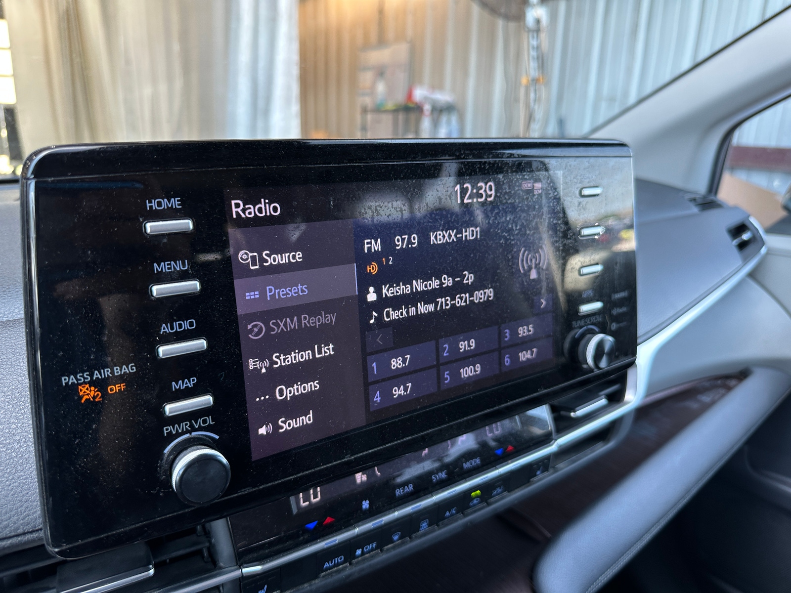 Thumbnail: 2022 Toyota Sienna - 3