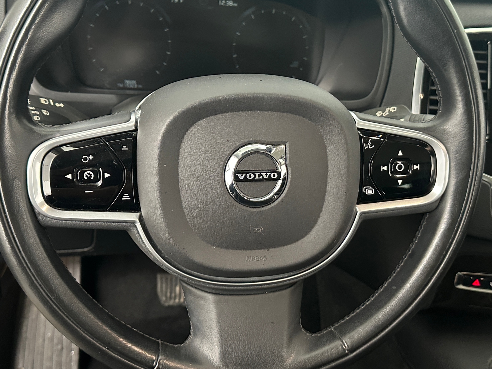 Thumbnail: 2017 Volvo XC90 - 4