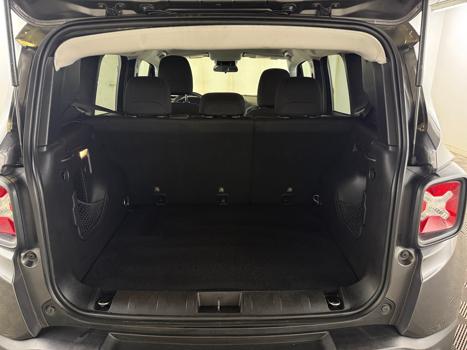 Thumbnail: 2018 Jeep Renegade - 7