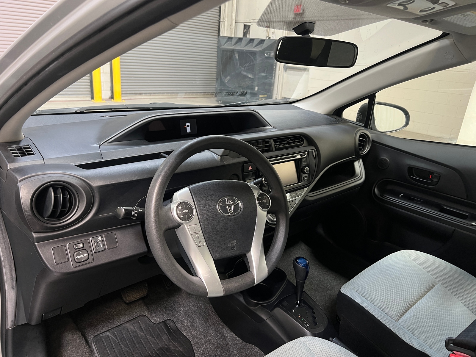 Thumbnail: 2015 Toyota Prius c - 3