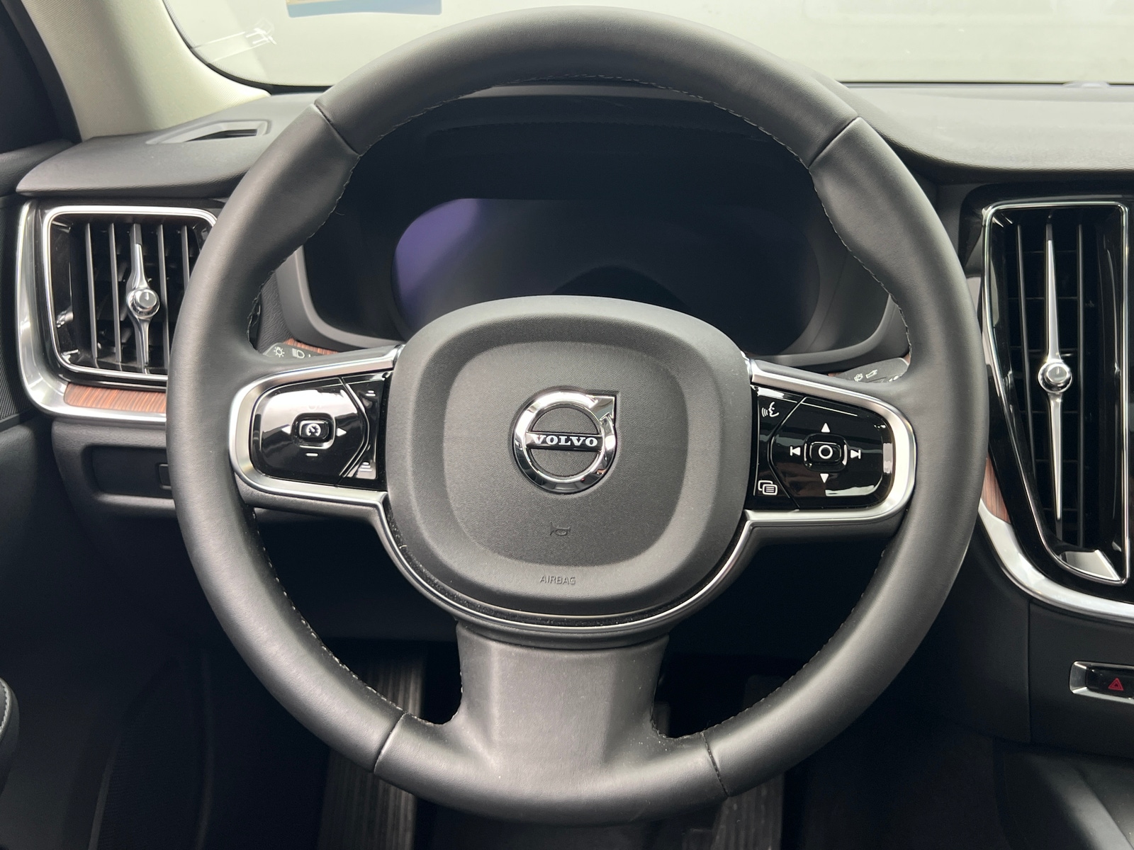 Thumbnail: 2024 Volvo S60 - 4