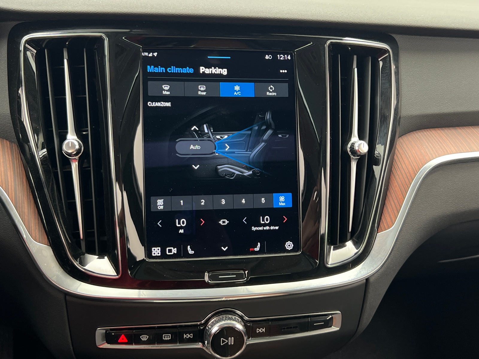 Thumbnail: 2024 Volvo S60 - 3