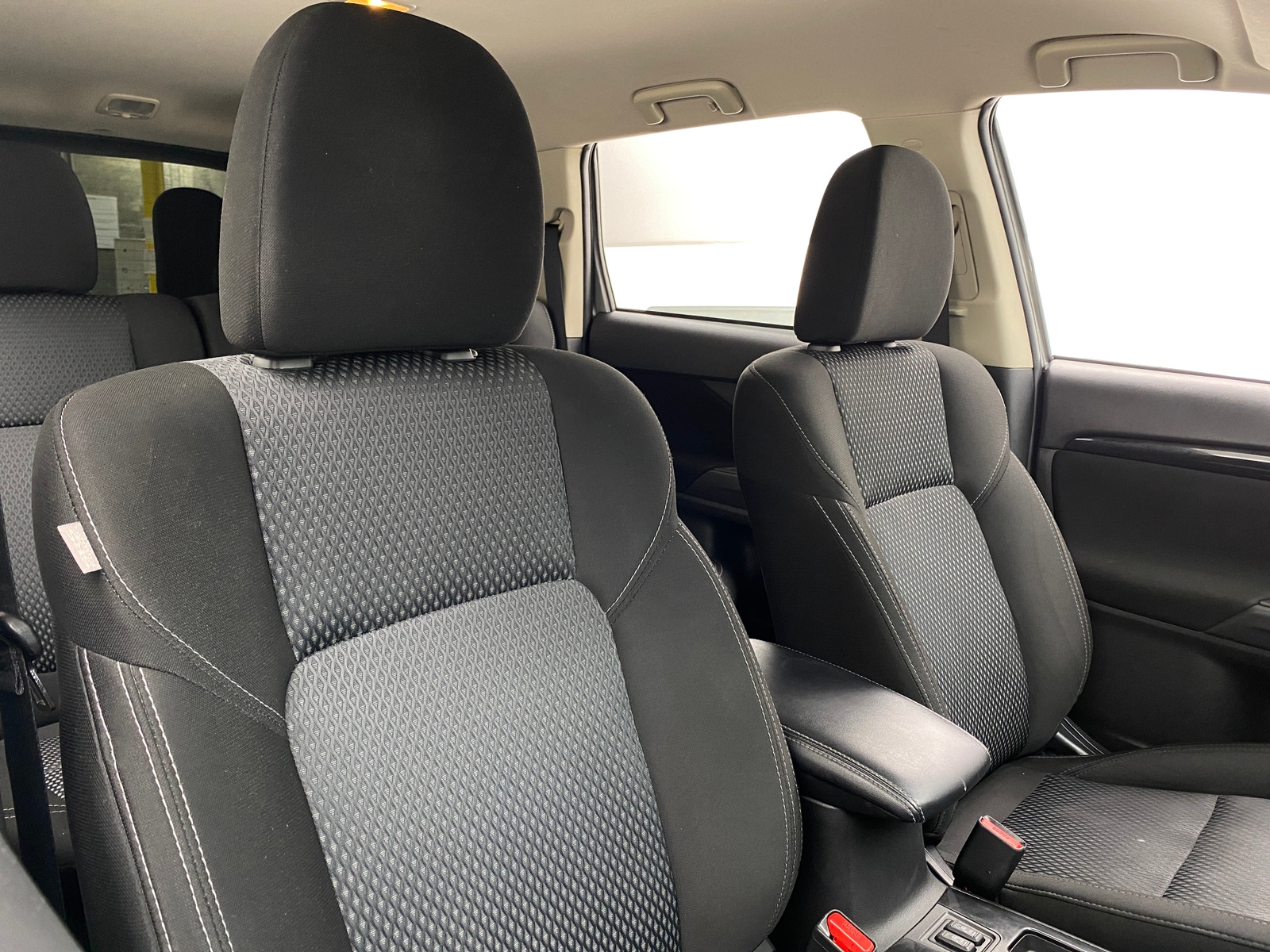 Thumbnail: 2020 Mitsubishi Outlander - 2