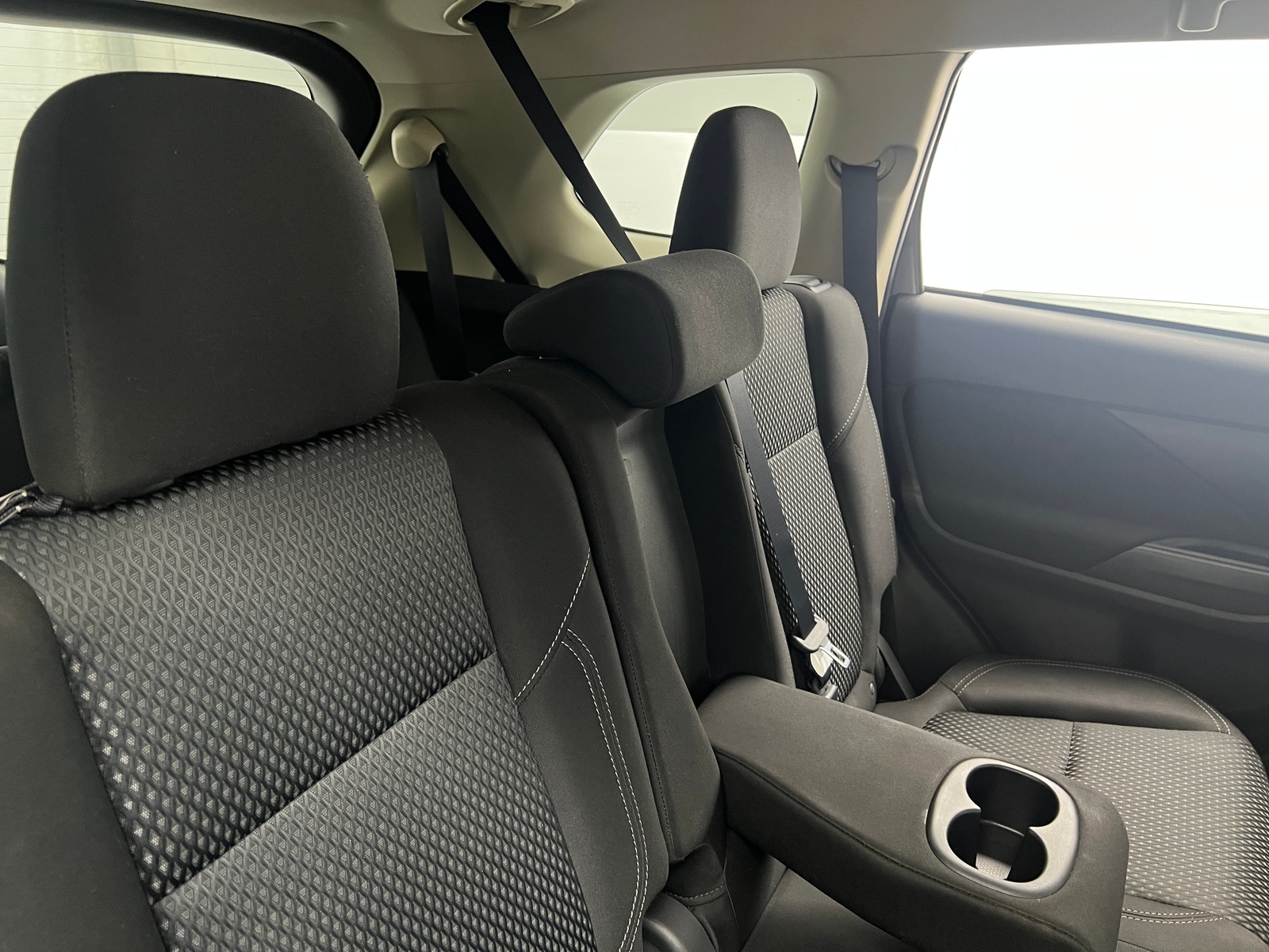 Thumbnail: 2020 Mitsubishi Outlander - 6