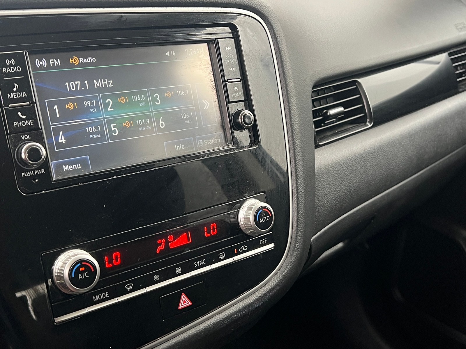 Thumbnail: 2020 Mitsubishi Outlander - 4