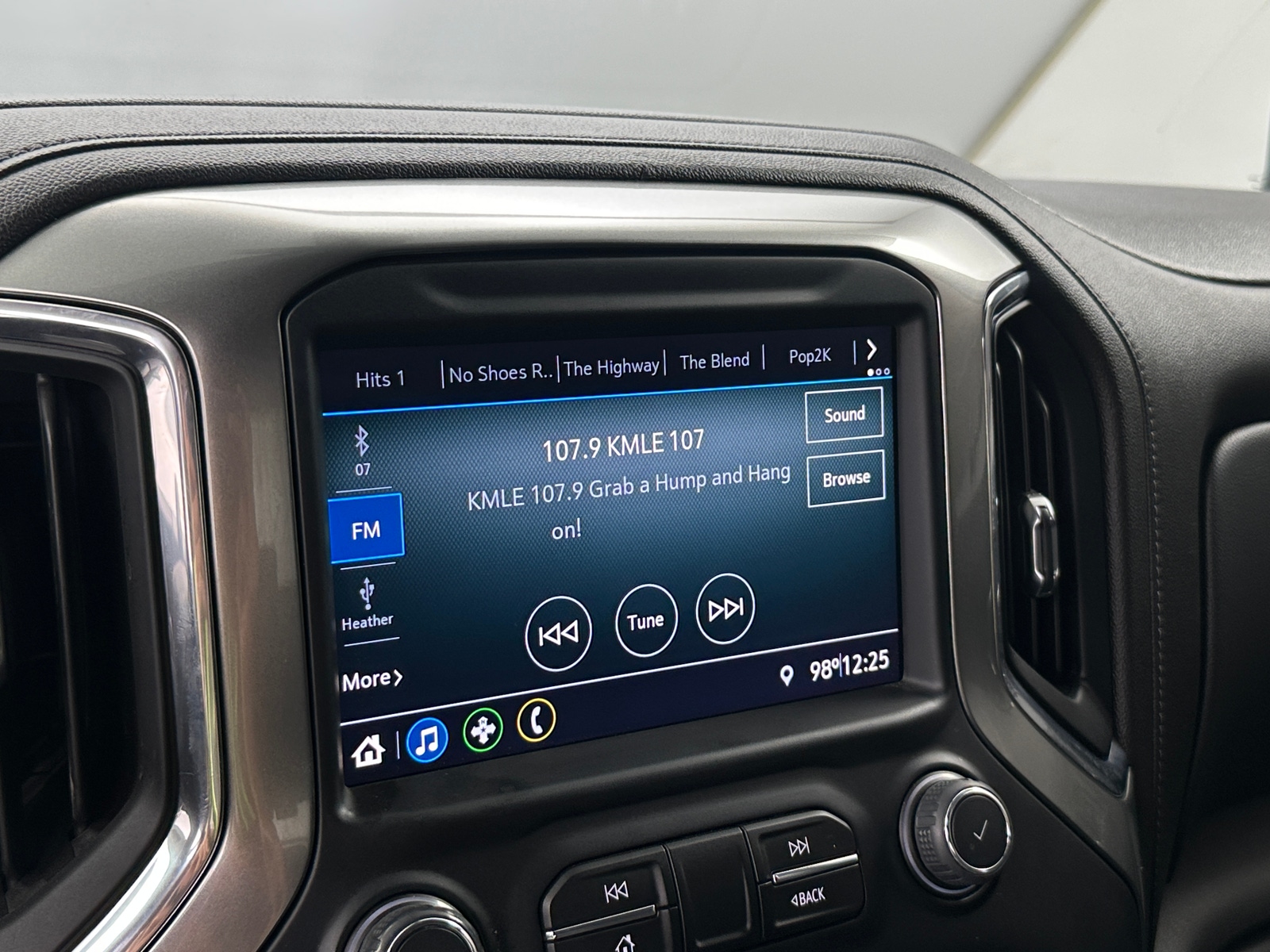 Thumbnail: 2021 Chevrolet Silverado 1500 - 4