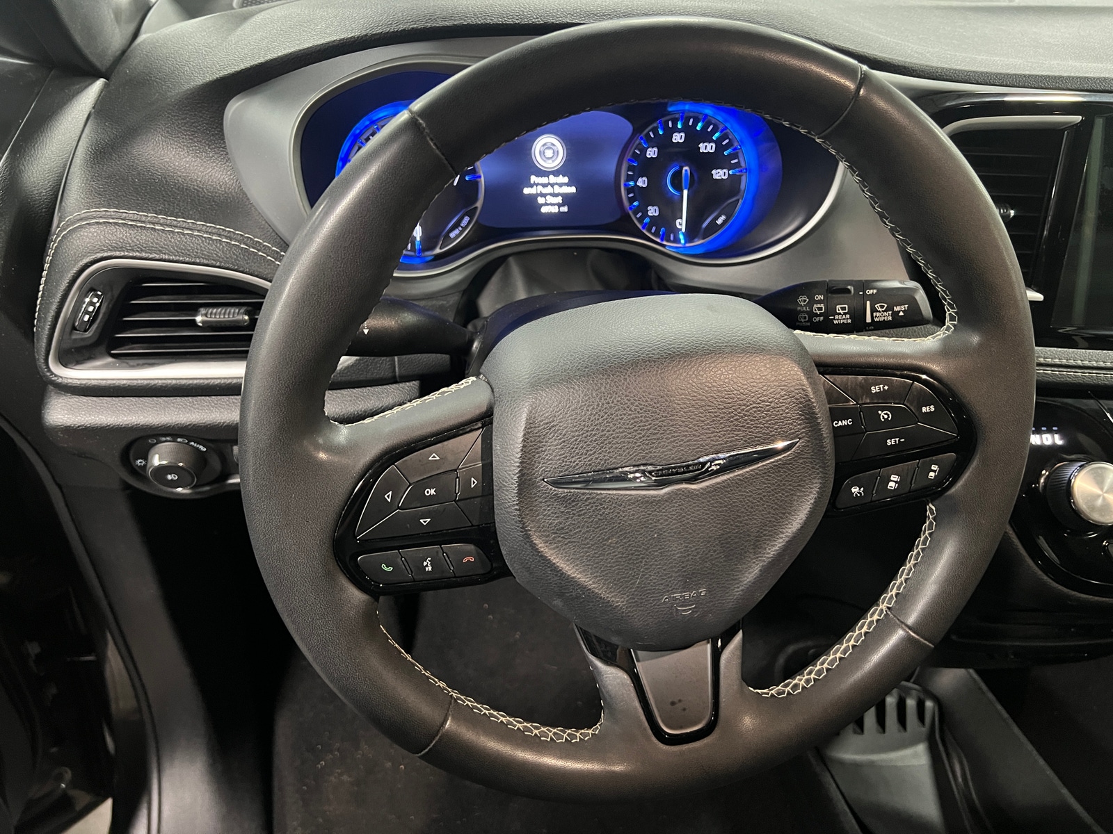 Thumbnail: 2022 Chrysler Pacifica - 4