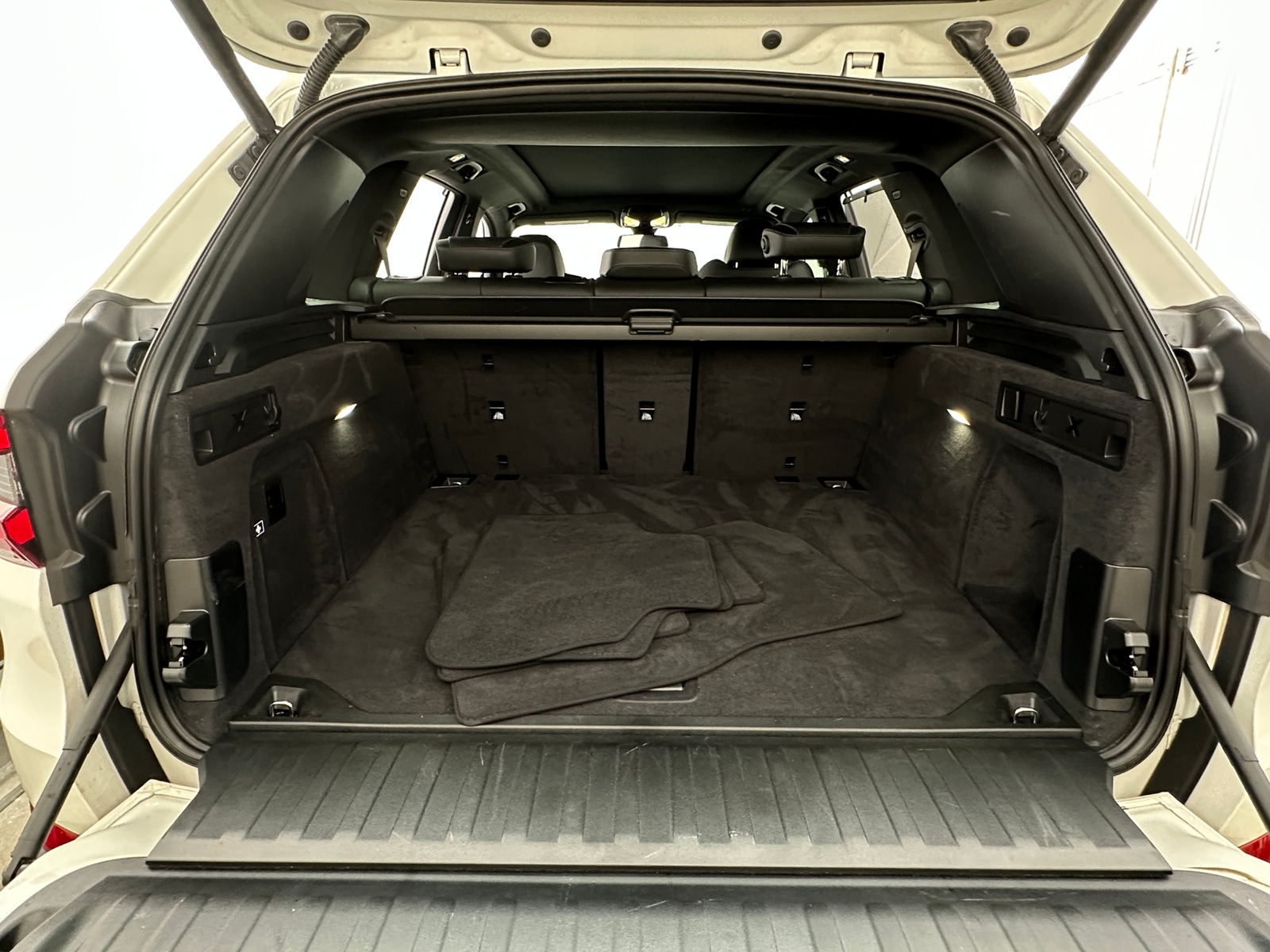 Thumbnail: 2023 BMW X5 - 6