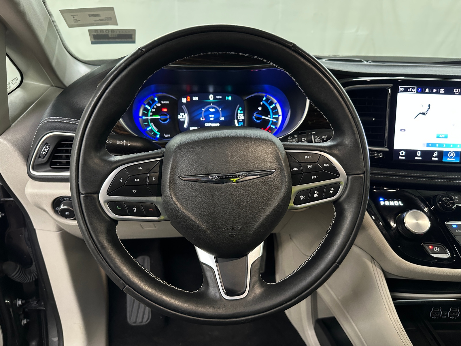 Thumbnail: 2022 Chrysler Pacifica - 4