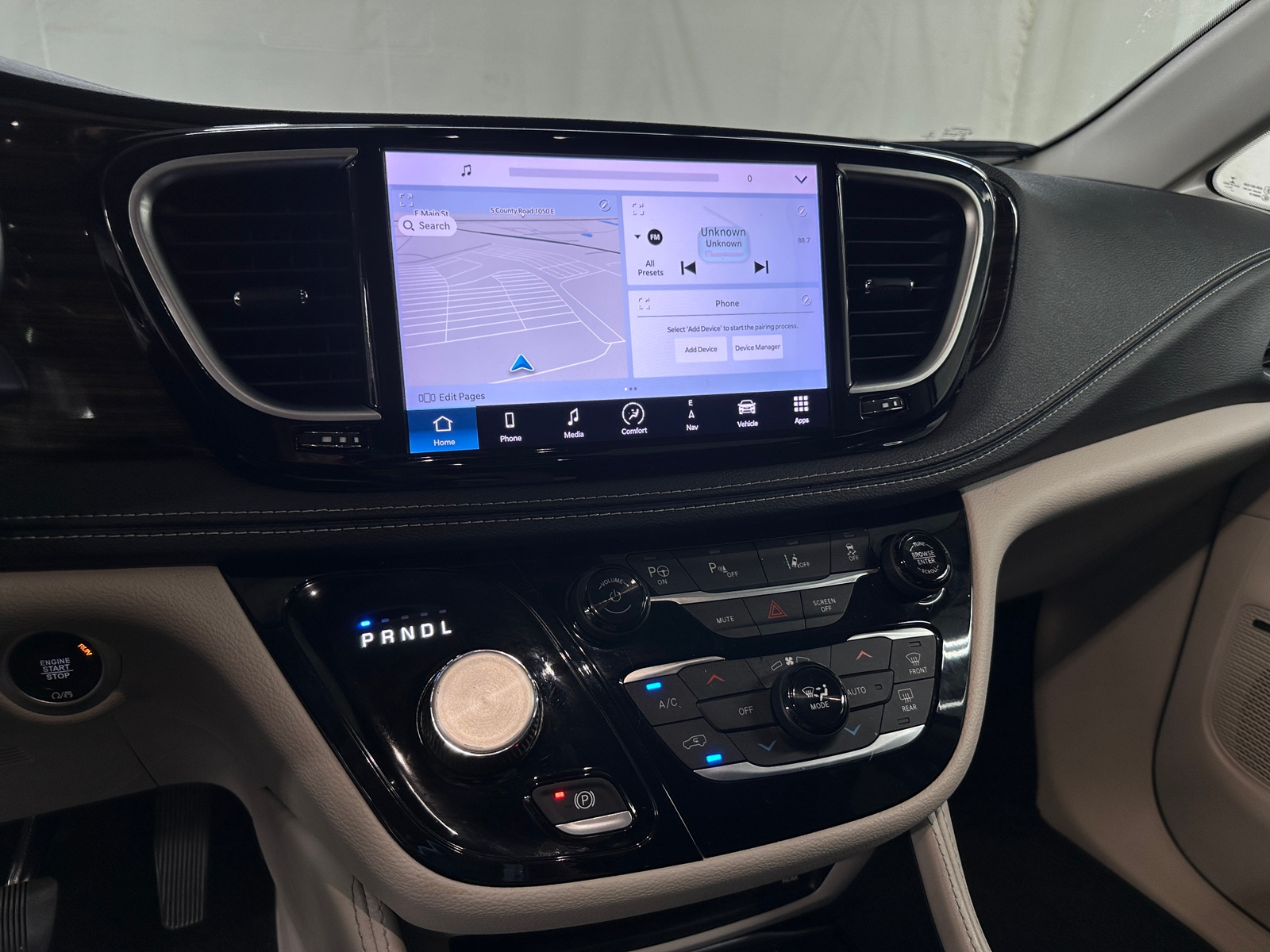 Thumbnail: 2022 Chrysler Pacifica - 3