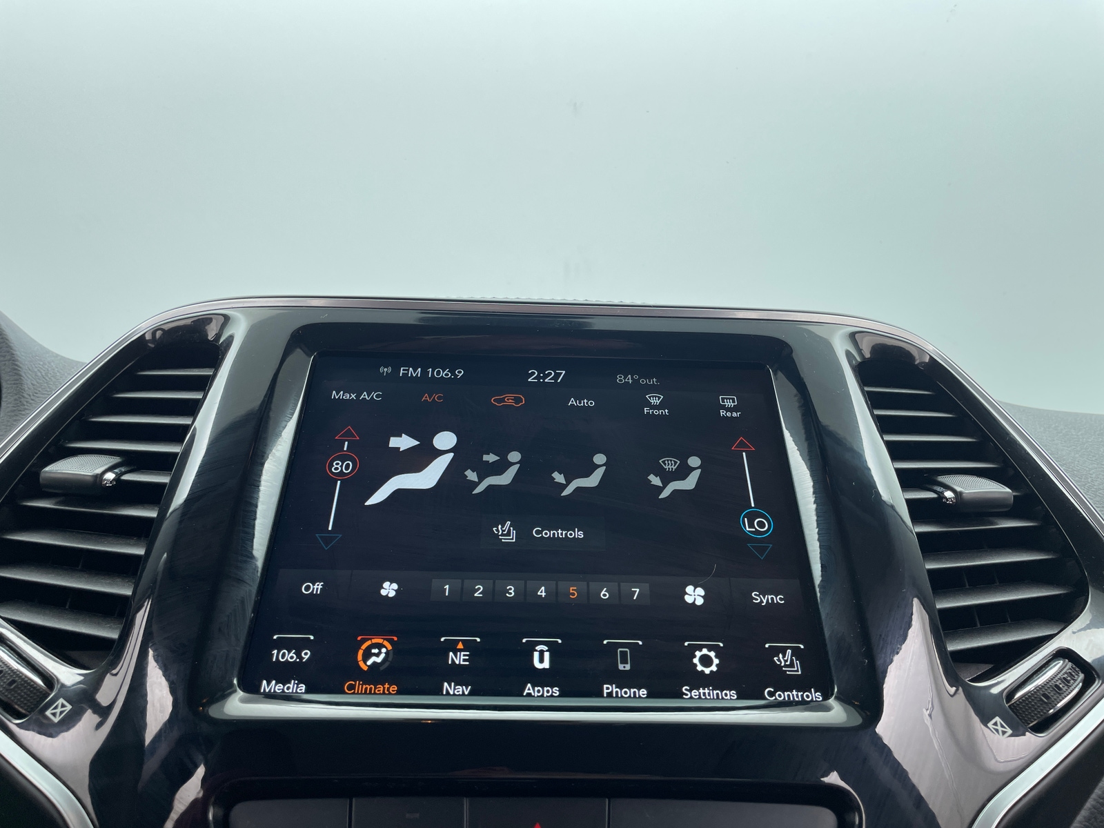 Thumbnail: 2020 Jeep Cherokee - 3
