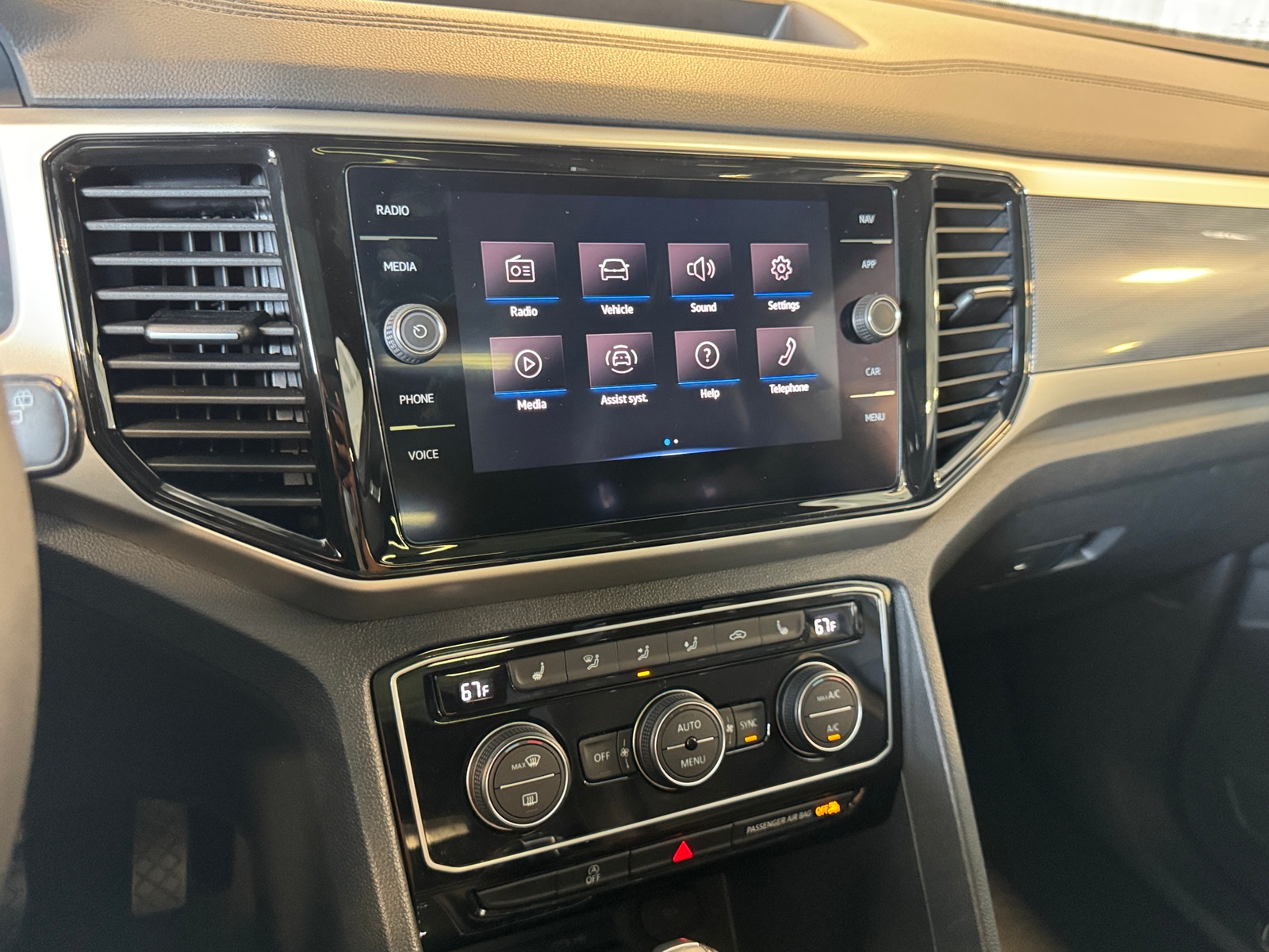 Thumbnail: 2021 Volkswagen Atlas - 3