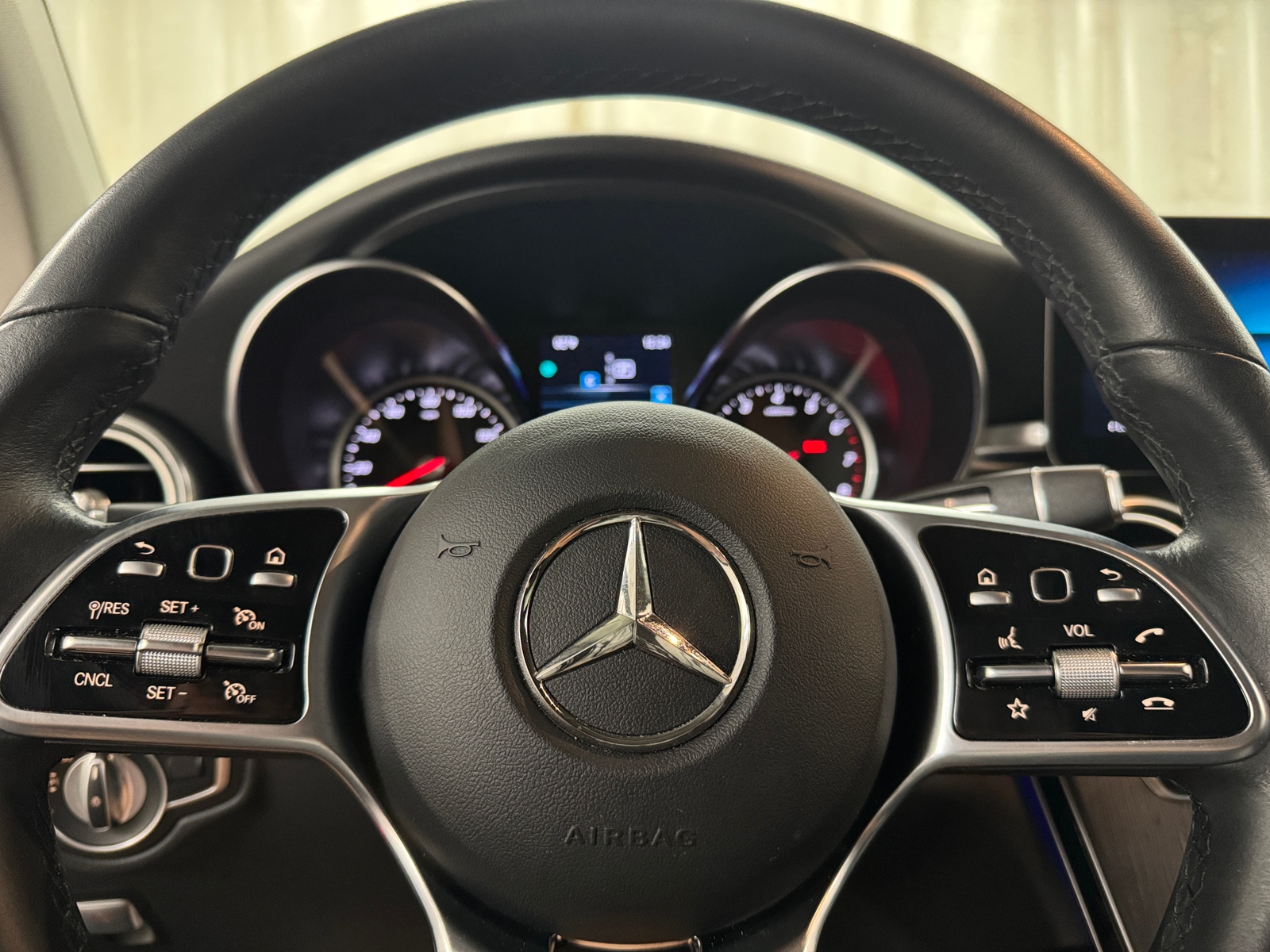 Thumbnail: 2022 Mercedes-Benz GLC - 4