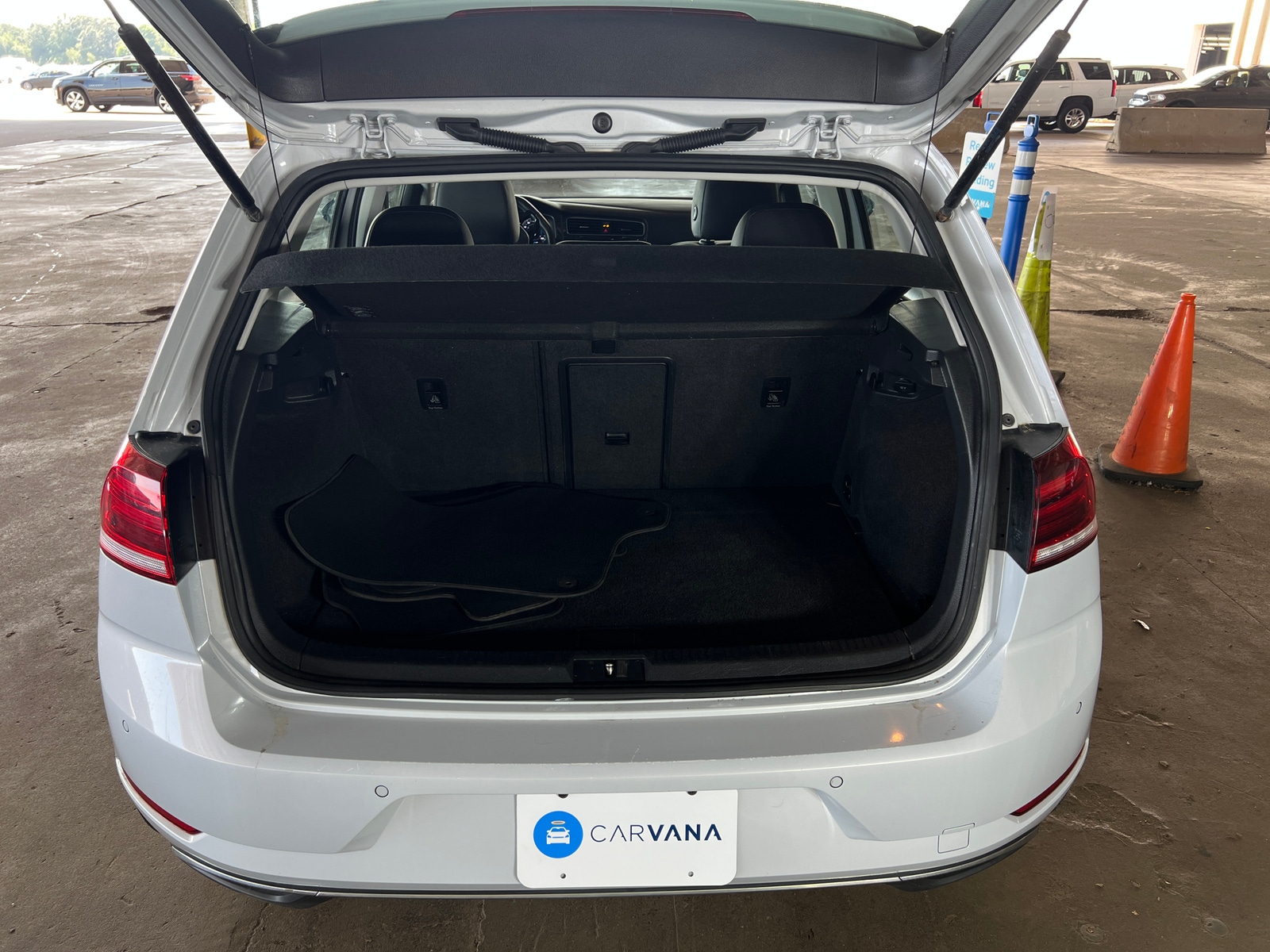 Thumbnail: 2017 Volkswagen e-Golf - 6