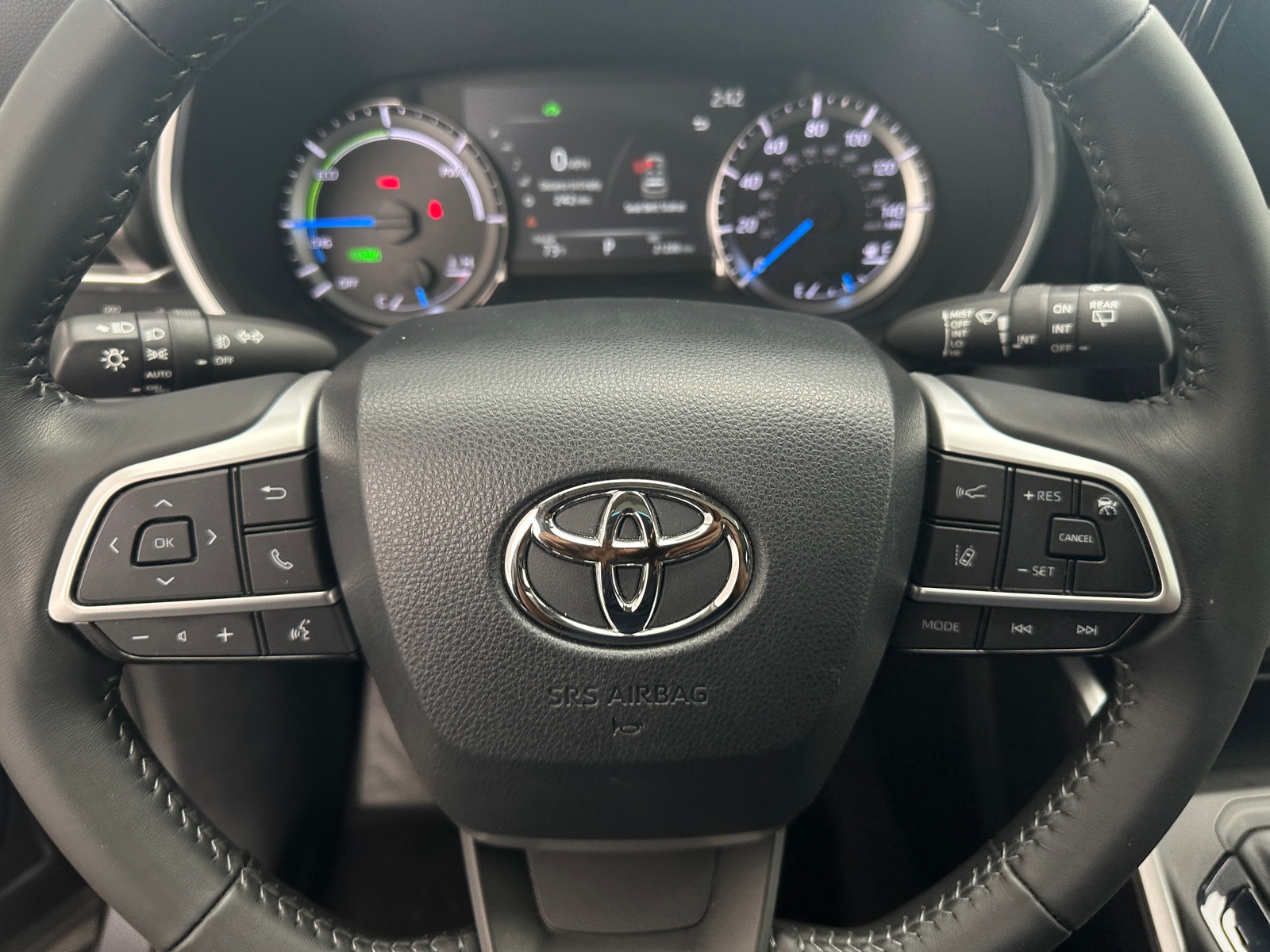 Thumbnail: 2023 Toyota Highlander - 4