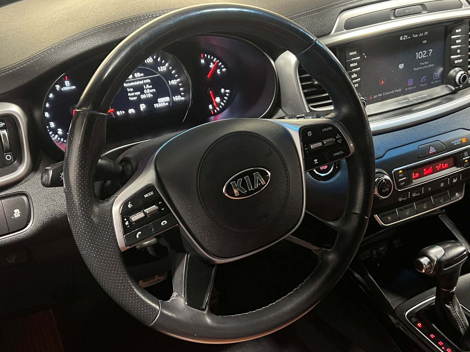 Thumbnail: 2019 Kia Sorento - 4
