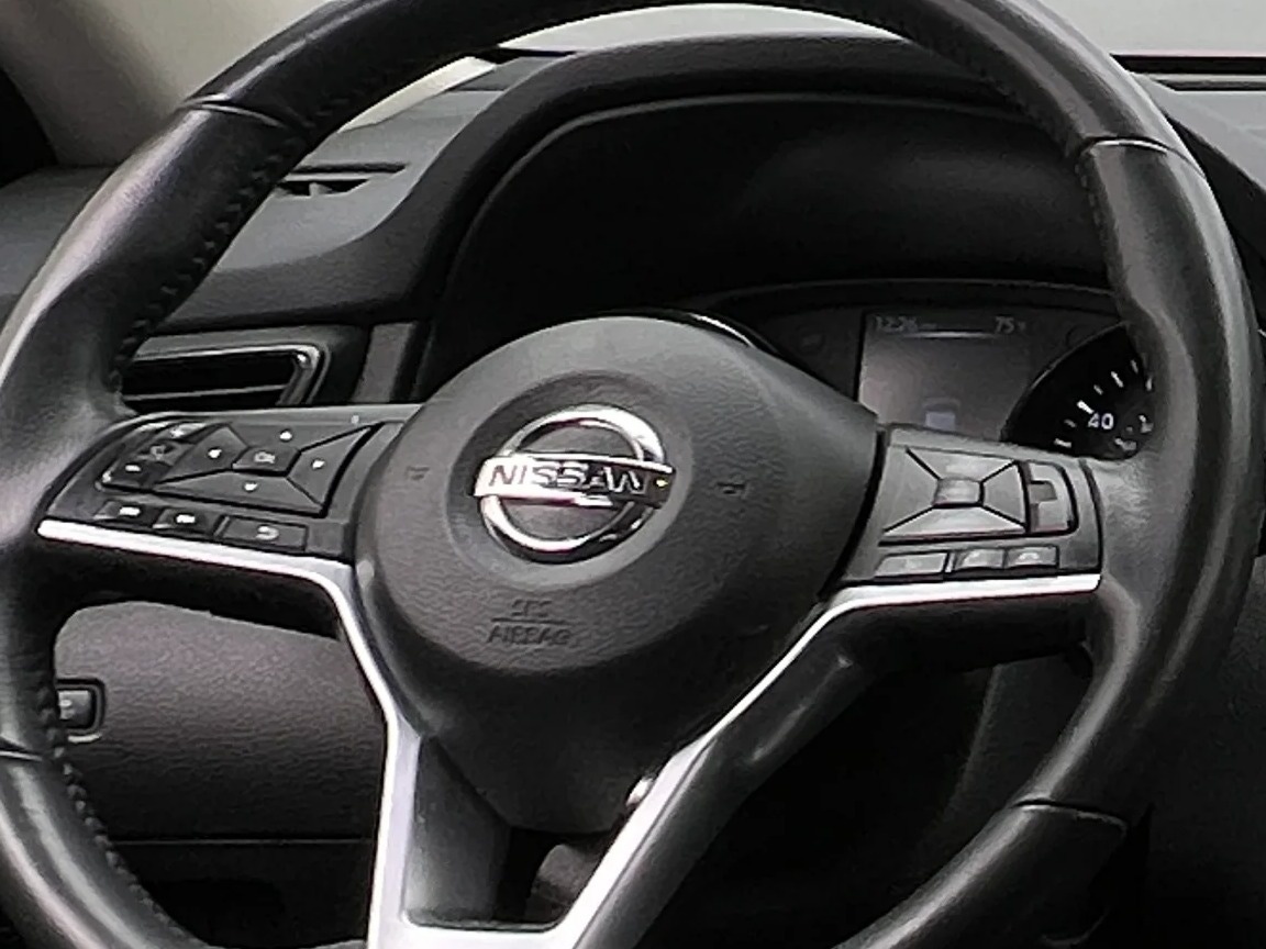 Thumbnail: 2017 Nissan Rogue - 5
