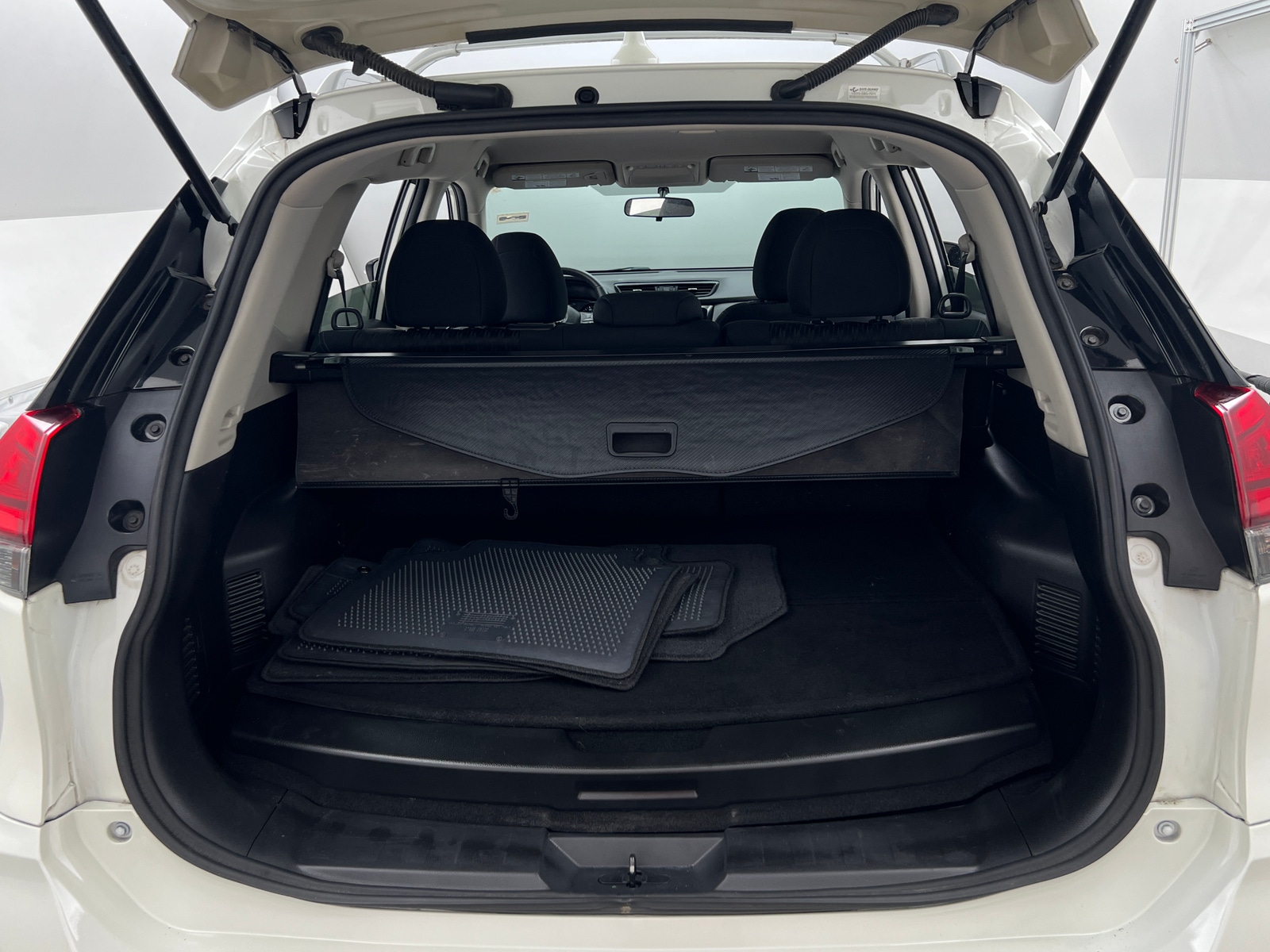 Thumbnail: 2017 Nissan Rogue - 7