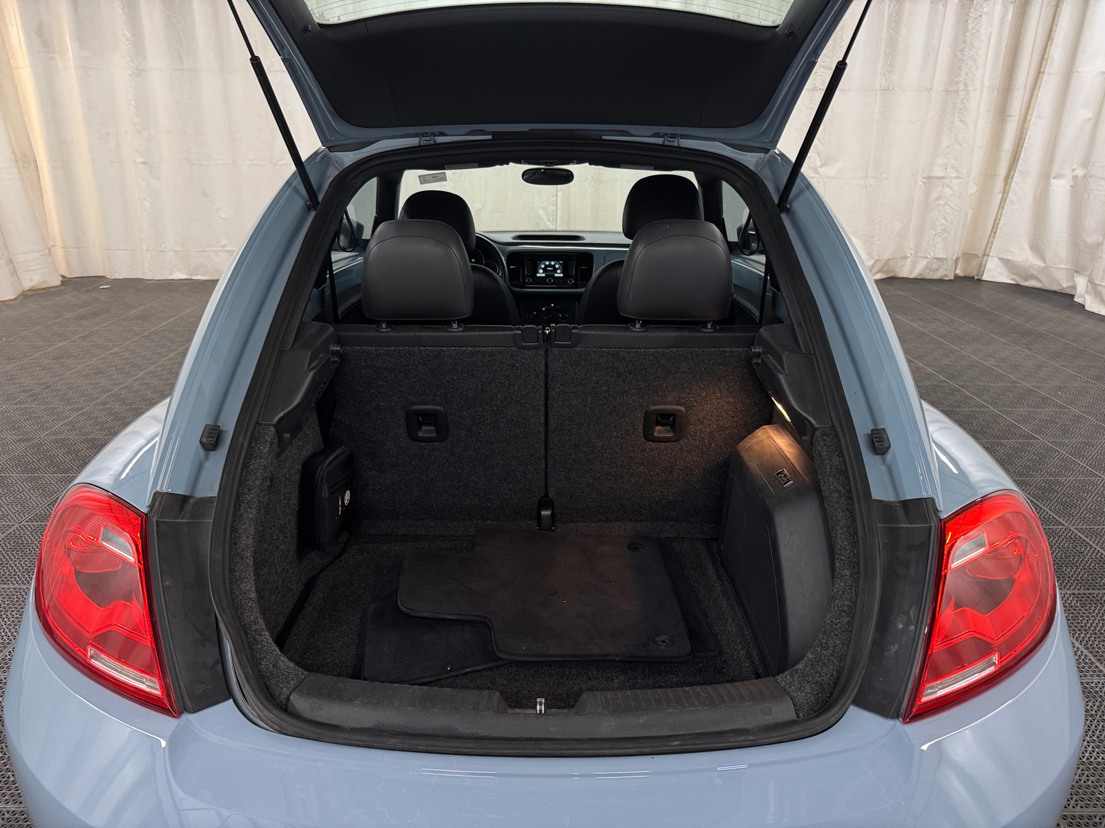 Thumbnail: 2012 Volkswagen Beetle - 5