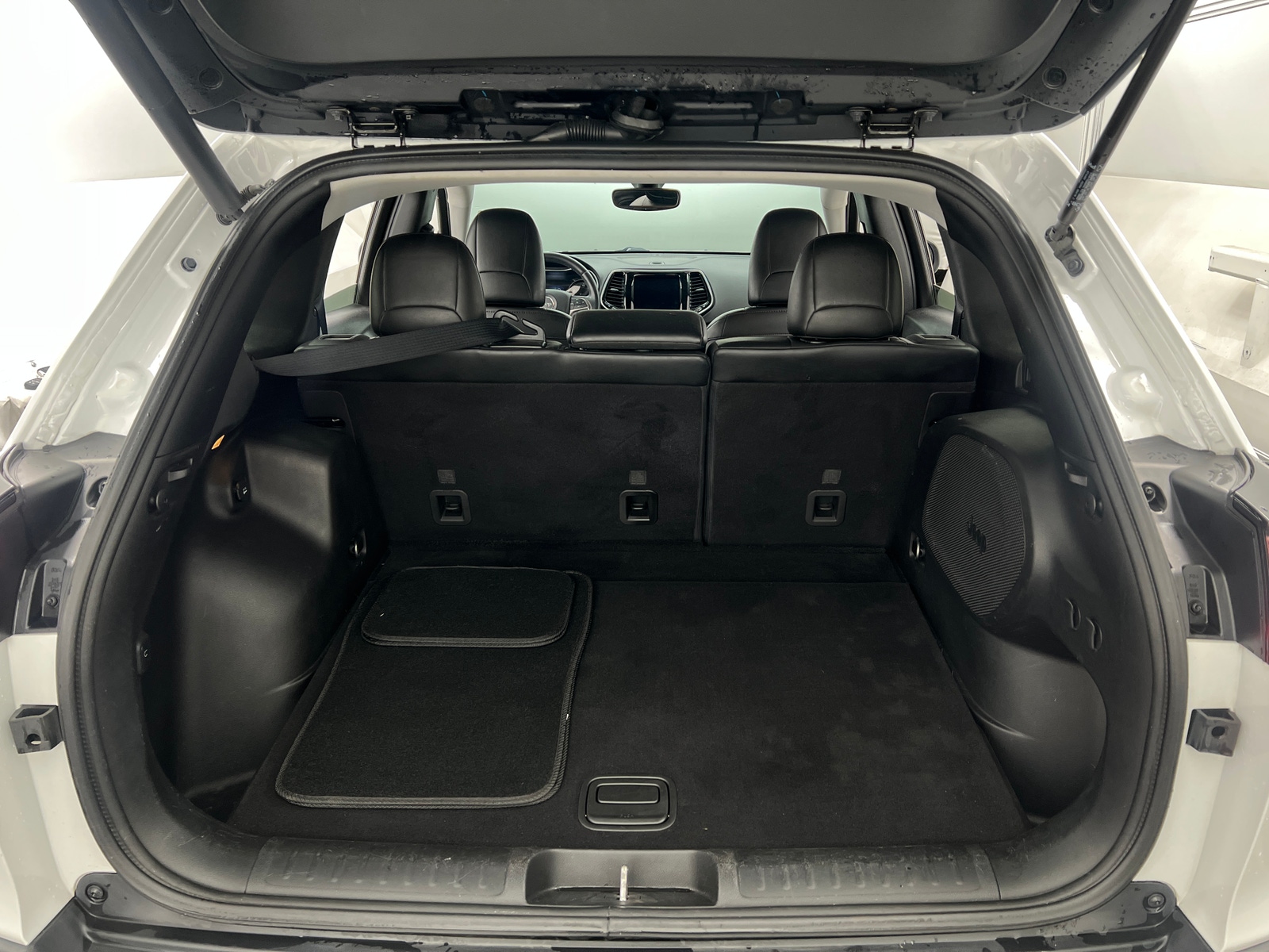Thumbnail: 2019 Jeep Cherokee - 6