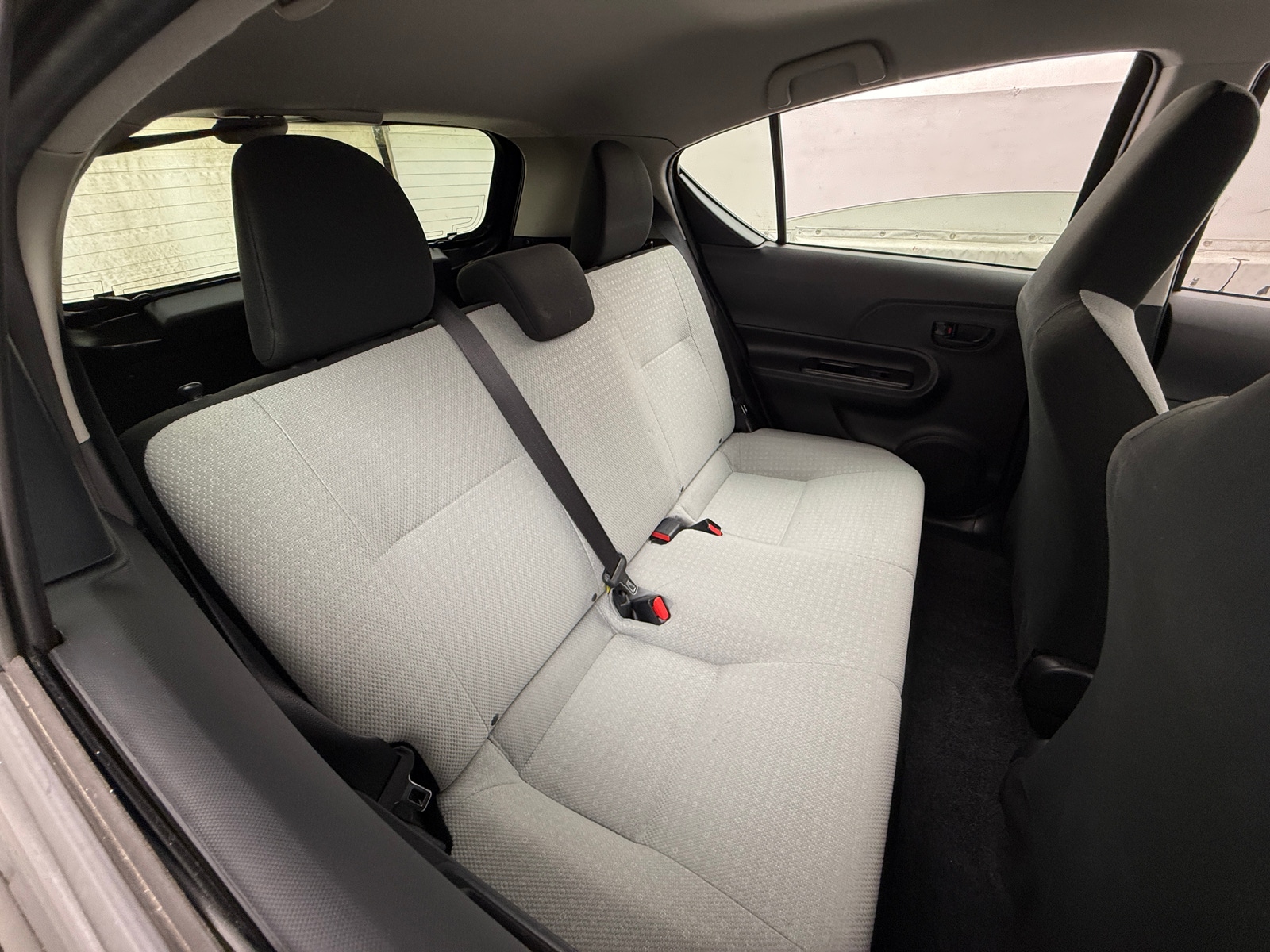 Thumbnail: 2016 Toyota Prius c - 6