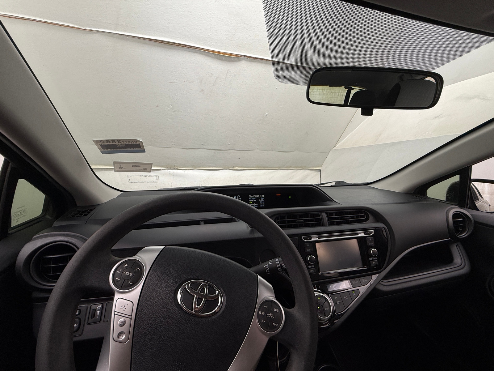 Thumbnail: 2016 Toyota Prius c - 3