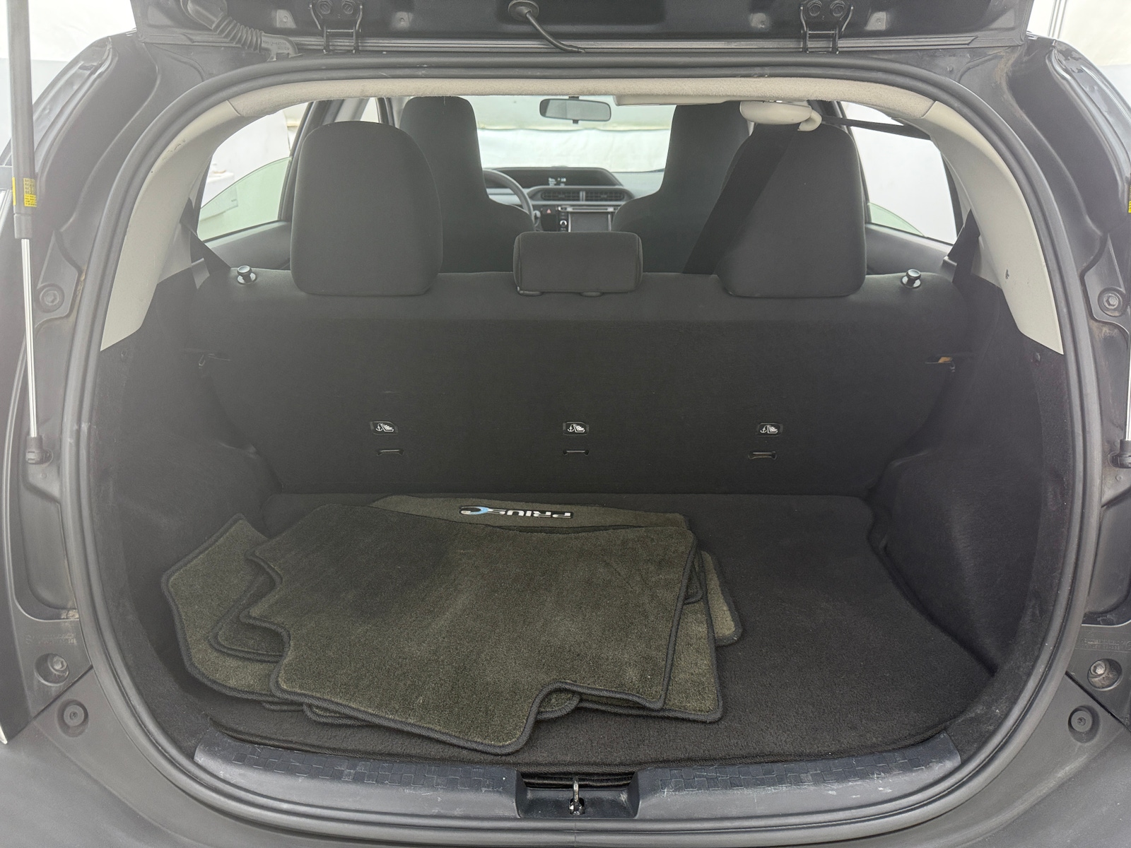 Thumbnail: 2016 Toyota Prius c - 7