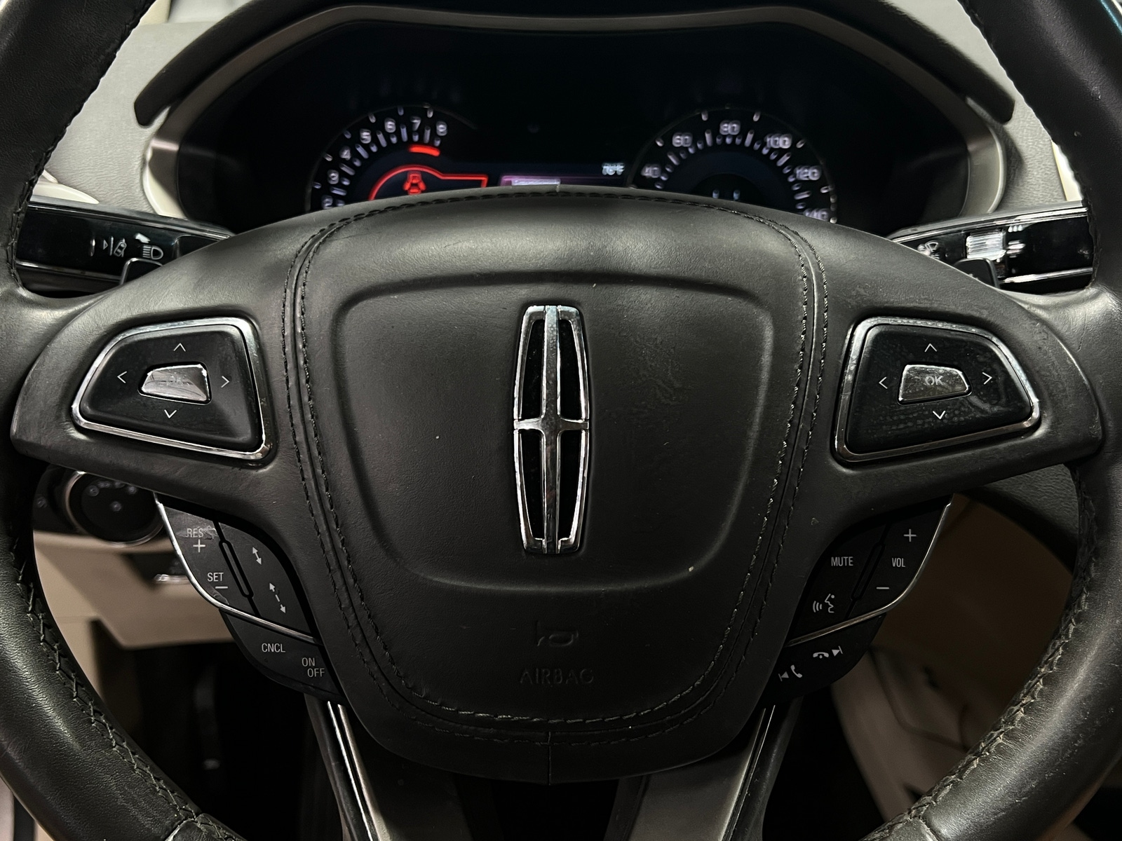 Thumbnail: 2020 Lincoln MKZ - 3