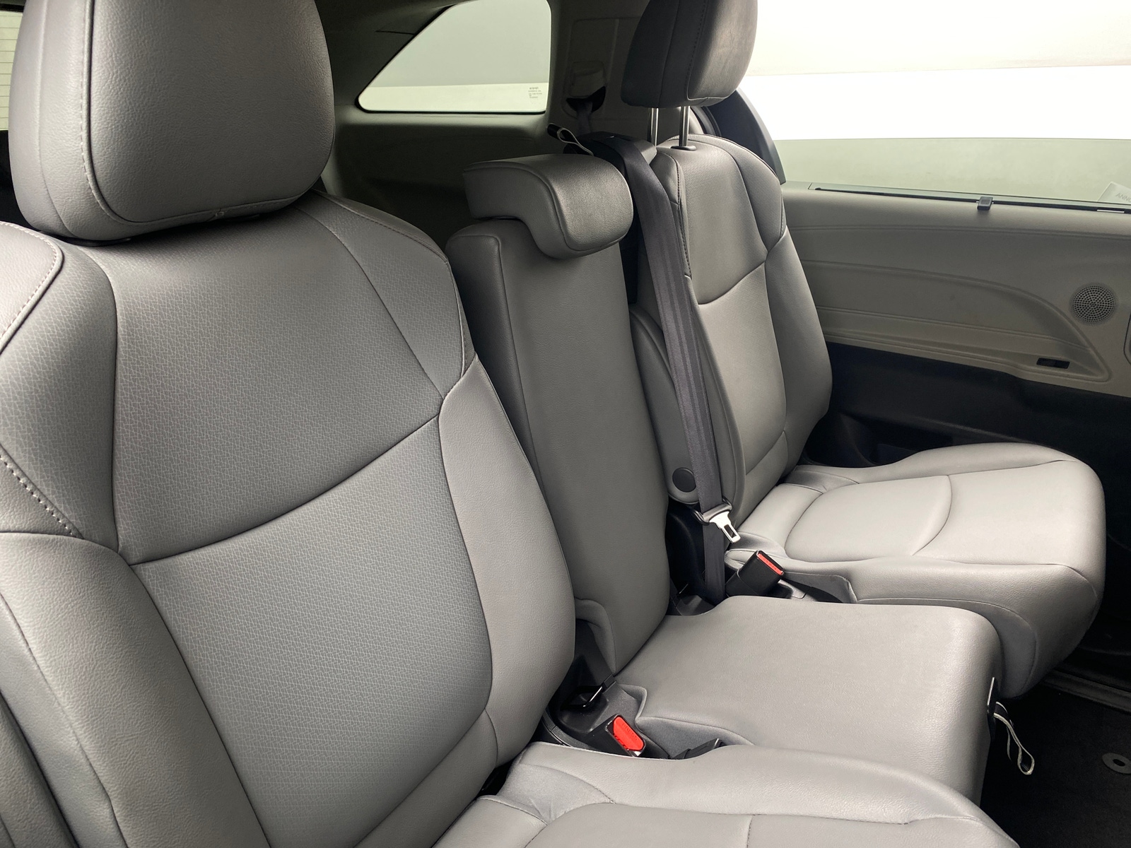 Thumbnail: 2022 Toyota Sienna - 5