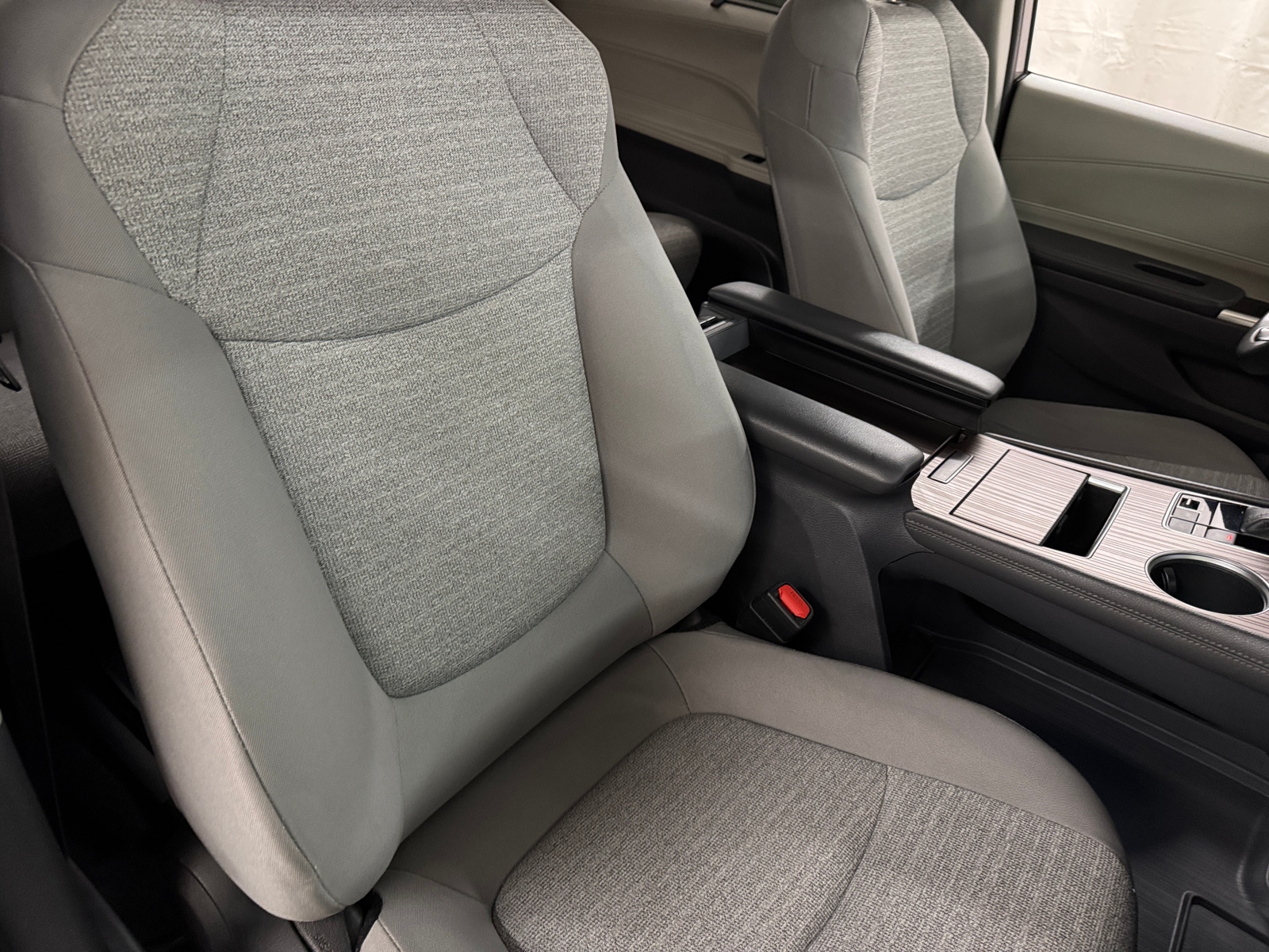 Thumbnail: 2022 Toyota Sienna - 2