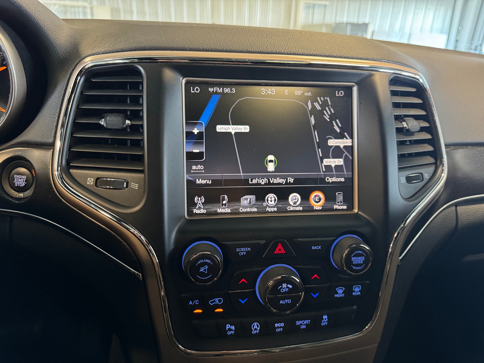 Thumbnail: 2017 Jeep Grand Cherokee - 3