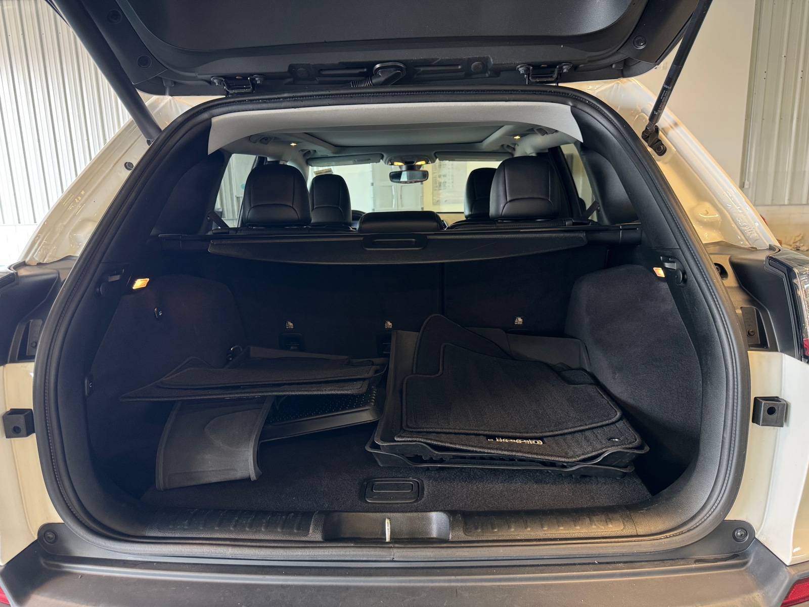 Thumbnail: 2019 Jeep Cherokee - 6