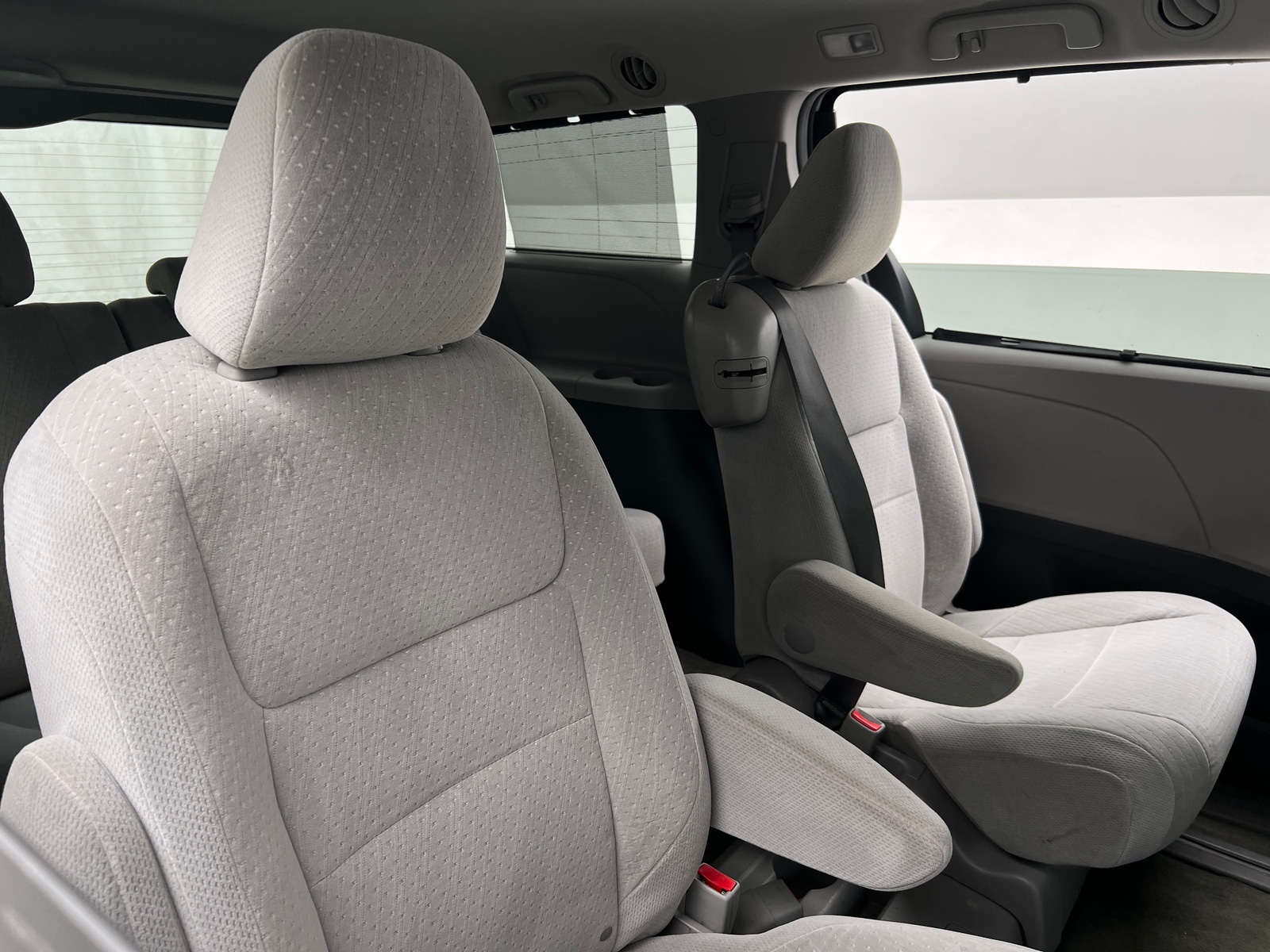 Thumbnail: 2015 Toyota Sienna - 6