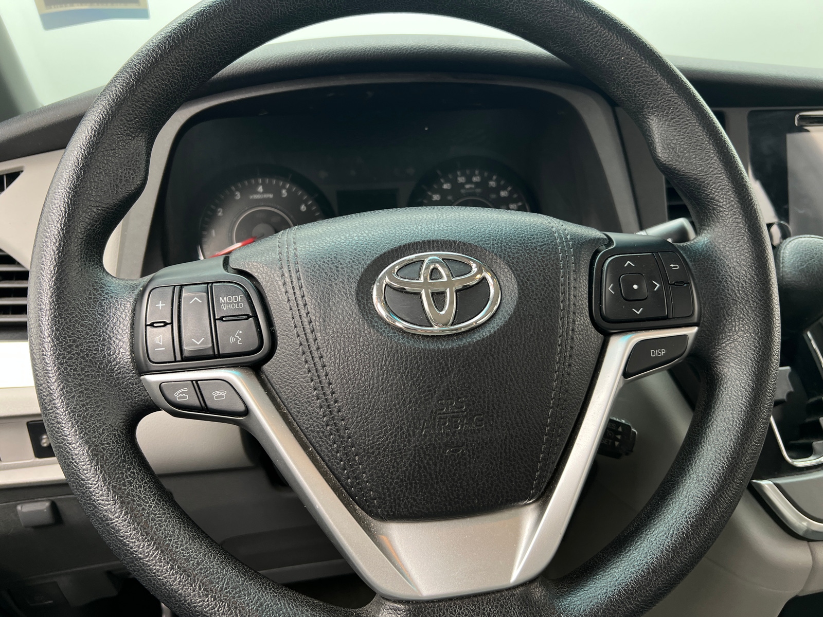 Thumbnail: 2015 Toyota Sienna - 5