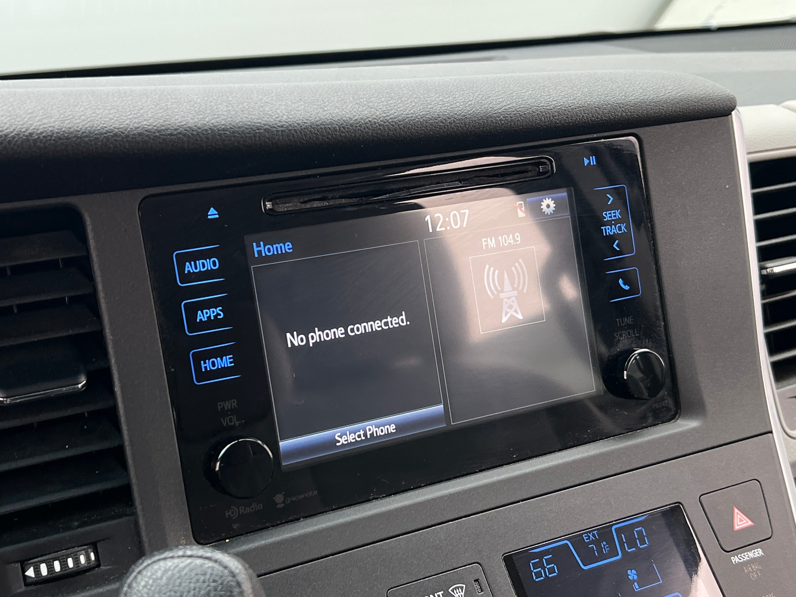 Thumbnail: 2015 Toyota Sienna - 4